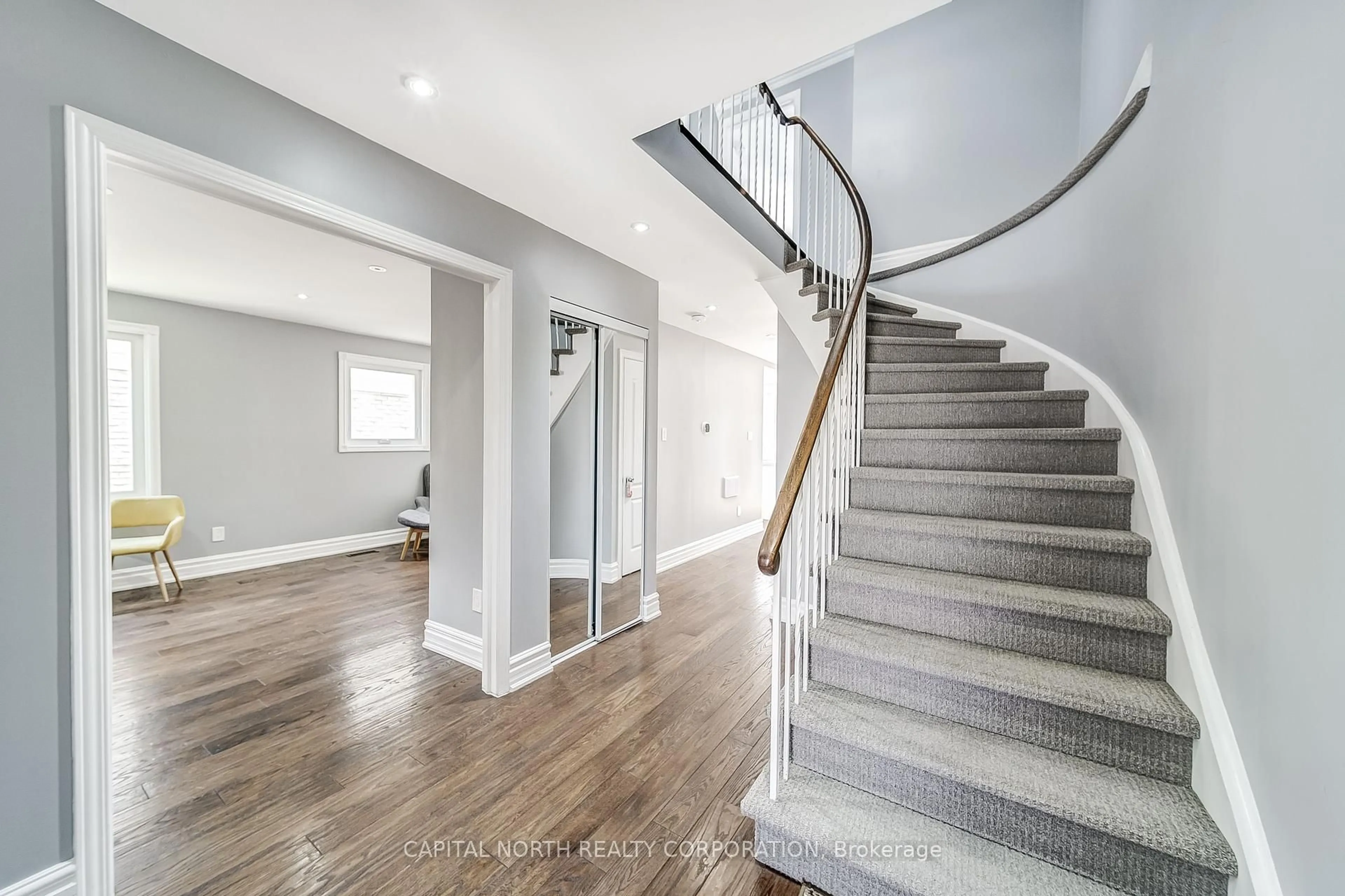 Stairs for 3148 Harris Cres, Mississauga Ontario L5N 4Y4