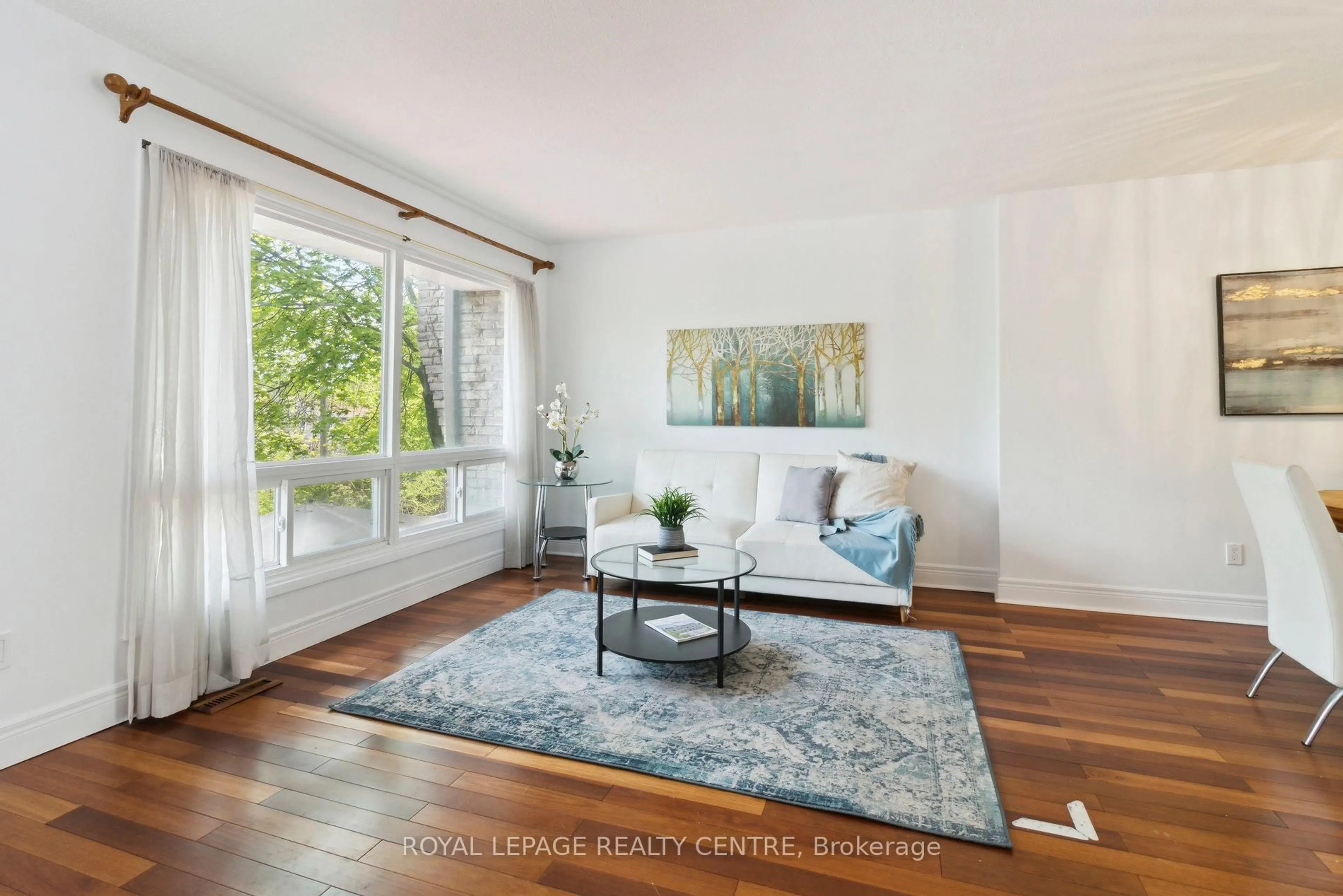 Living room with furniture, wood/laminate floor for 915 Inverhouse Dr #69, Mississauga Ontario L5J 4B2