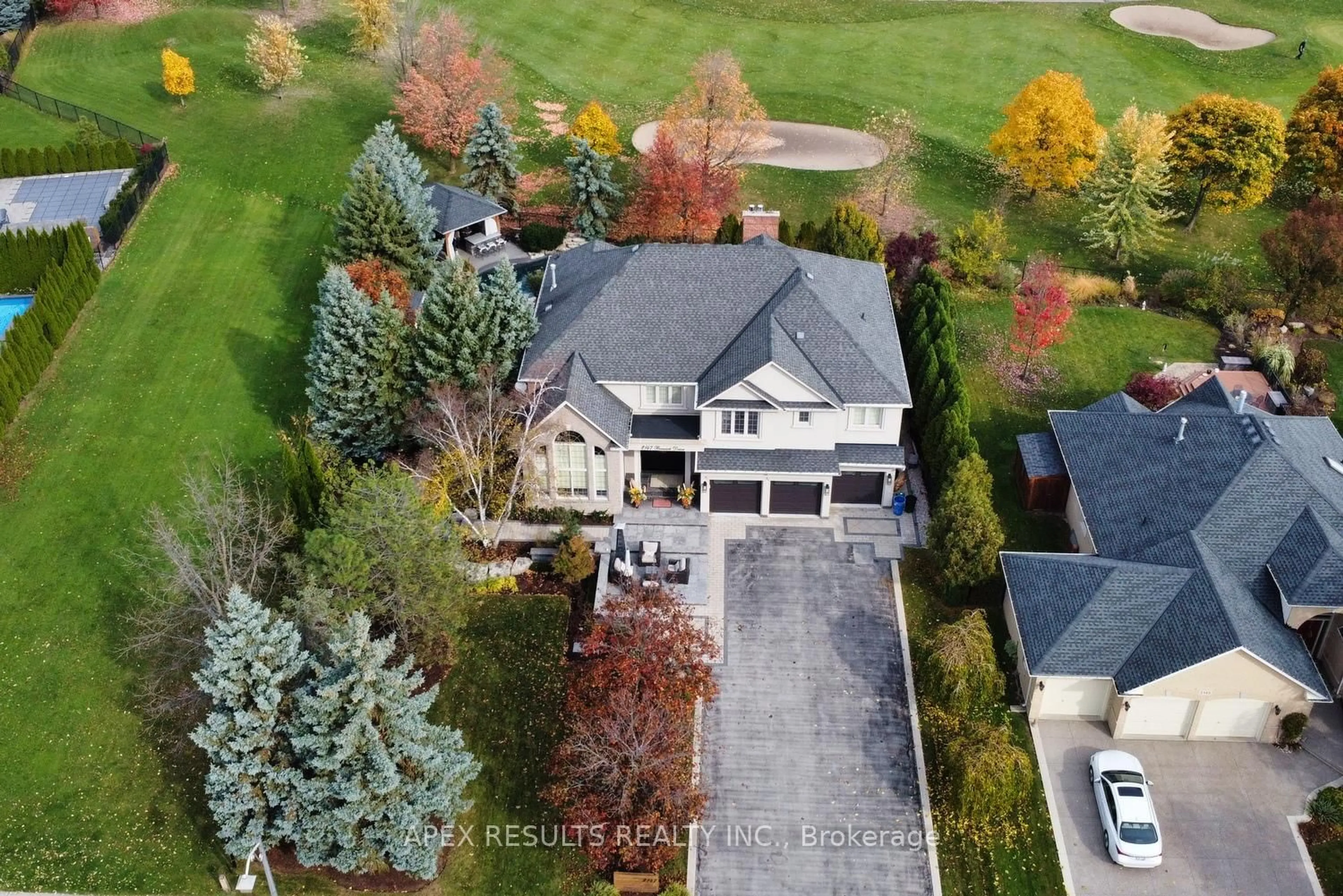 A pic from outside/outdoor area/front of a property/back of a property/a pic from drone, street for 2147 Berwick Dr, Burlington Ontario L7M 4B2