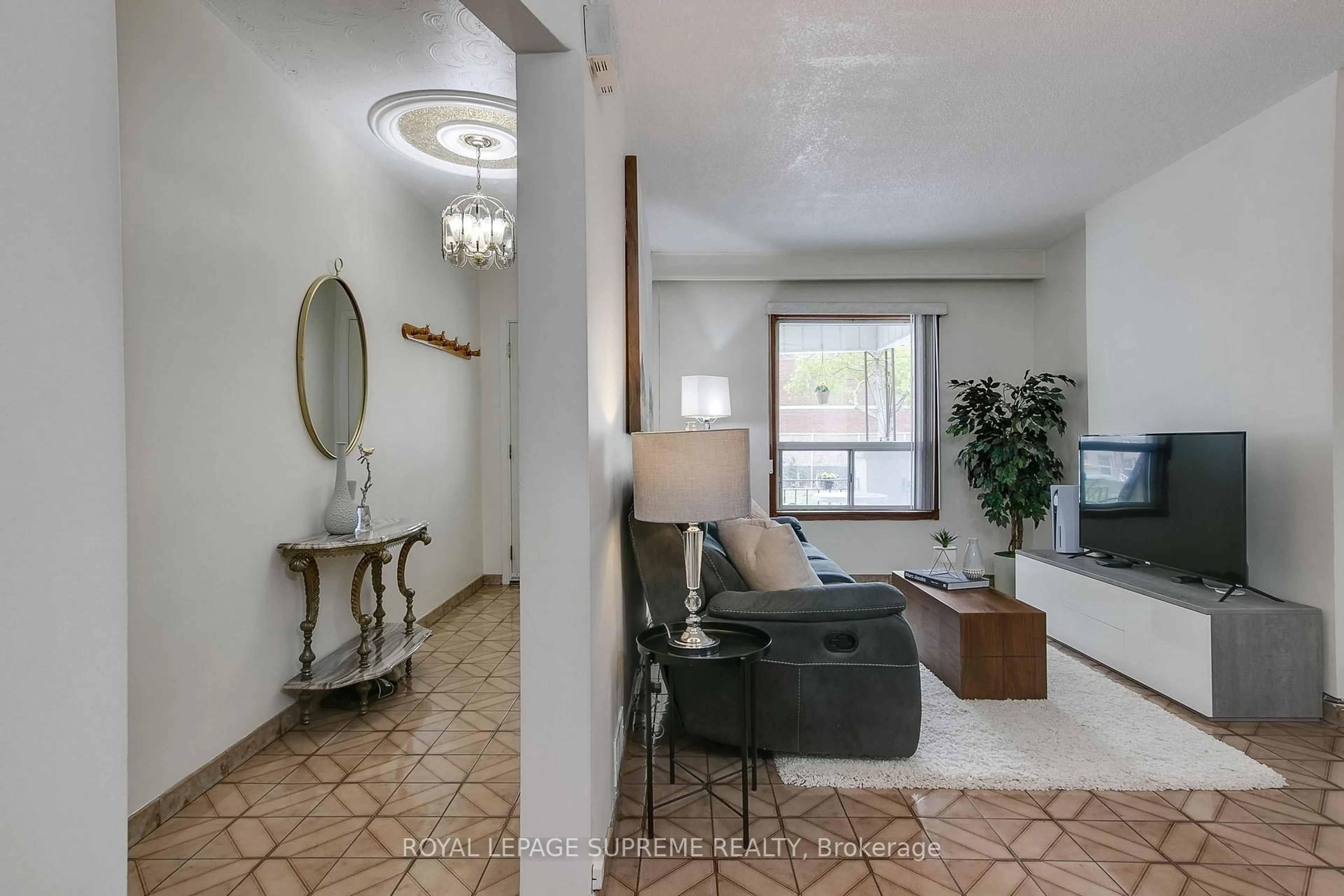 Indoor entryway for 249 Bartlett Ave, Toronto Ontario M6H 3G3