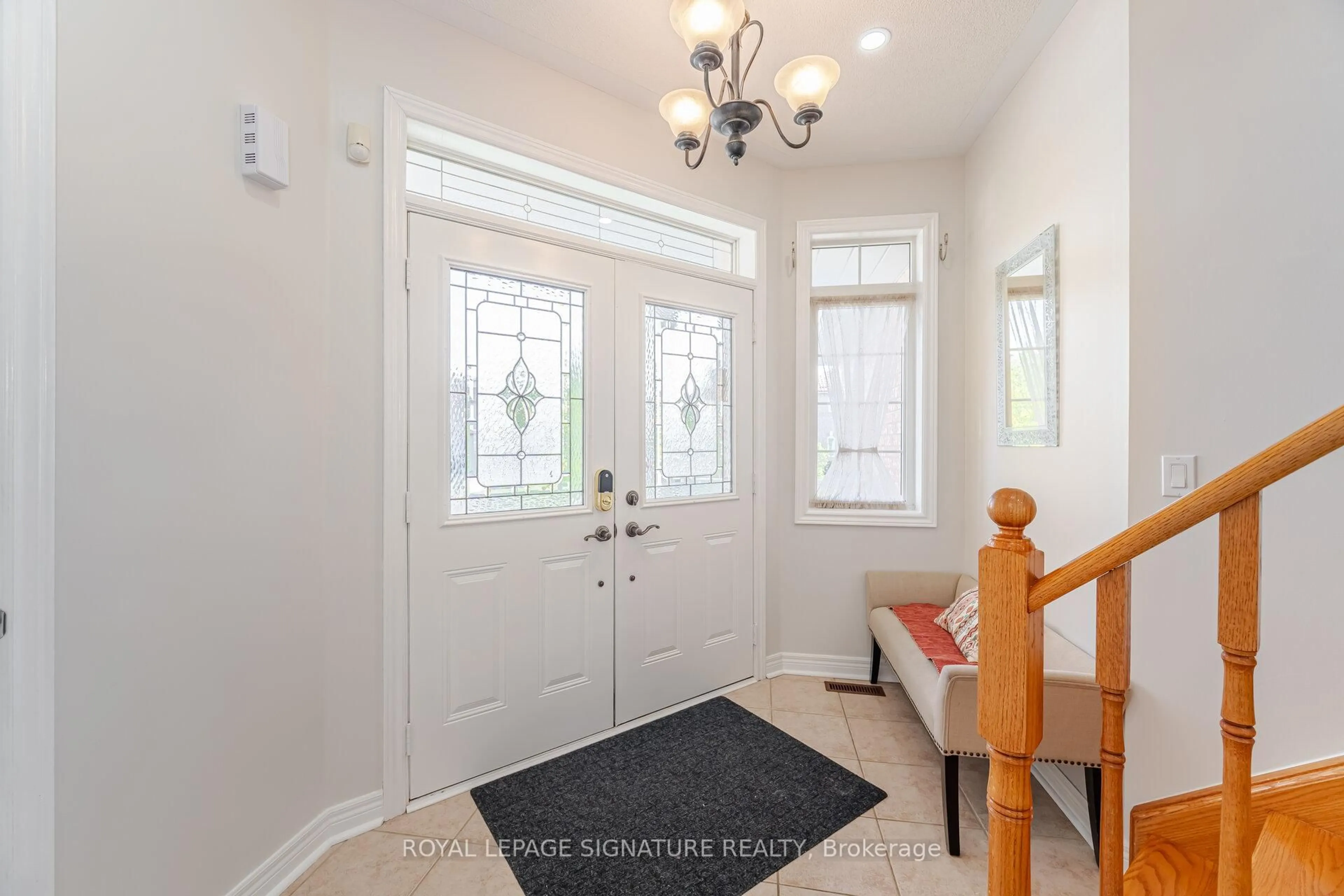 Indoor entryway for 7289 Magistrate Terr, Mississauga Ontario L5W 1H8