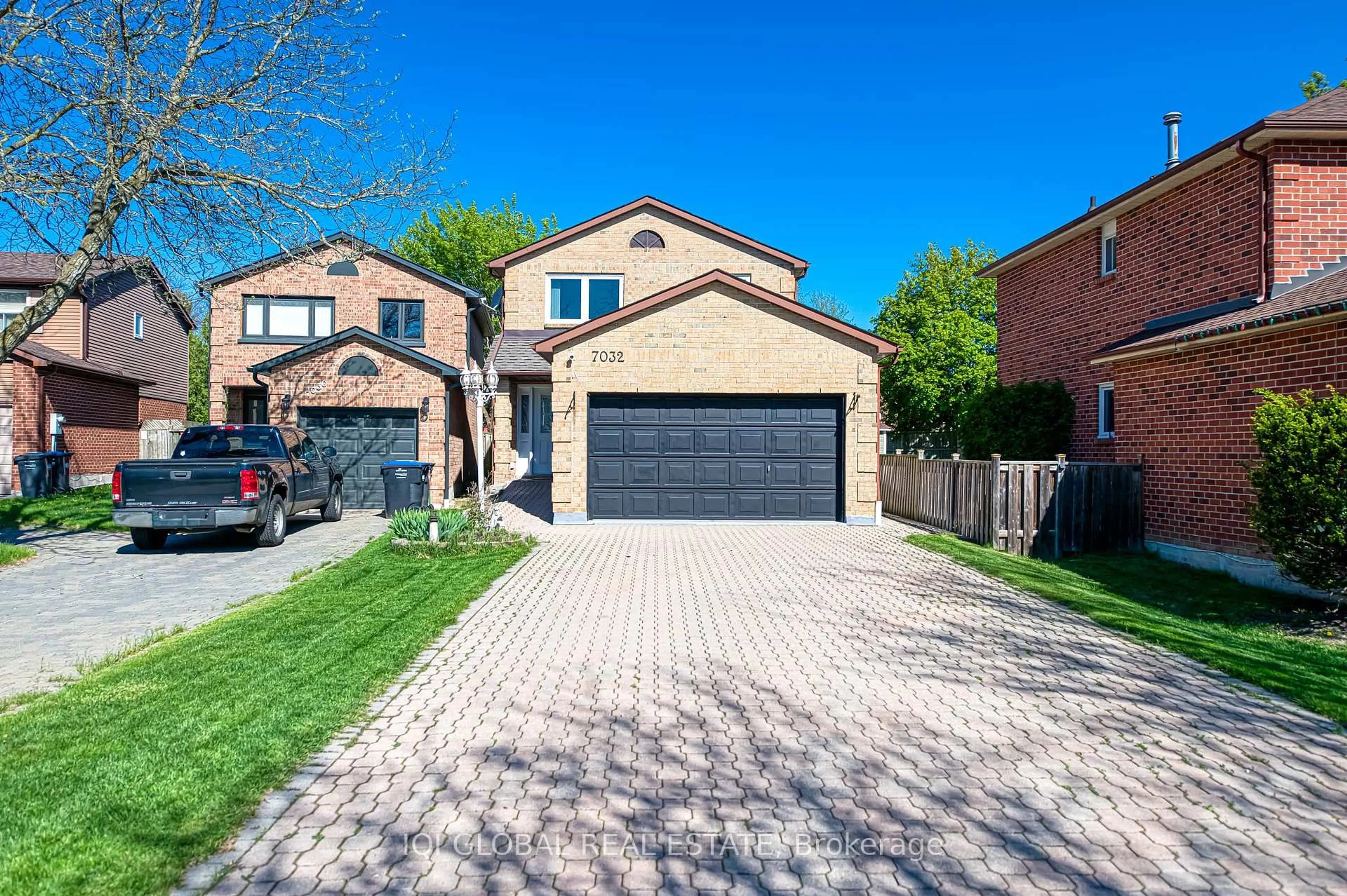 Home with brick exterior material, street for 7032 Tamar Mews, Mississauga Ontario L5N 3S2