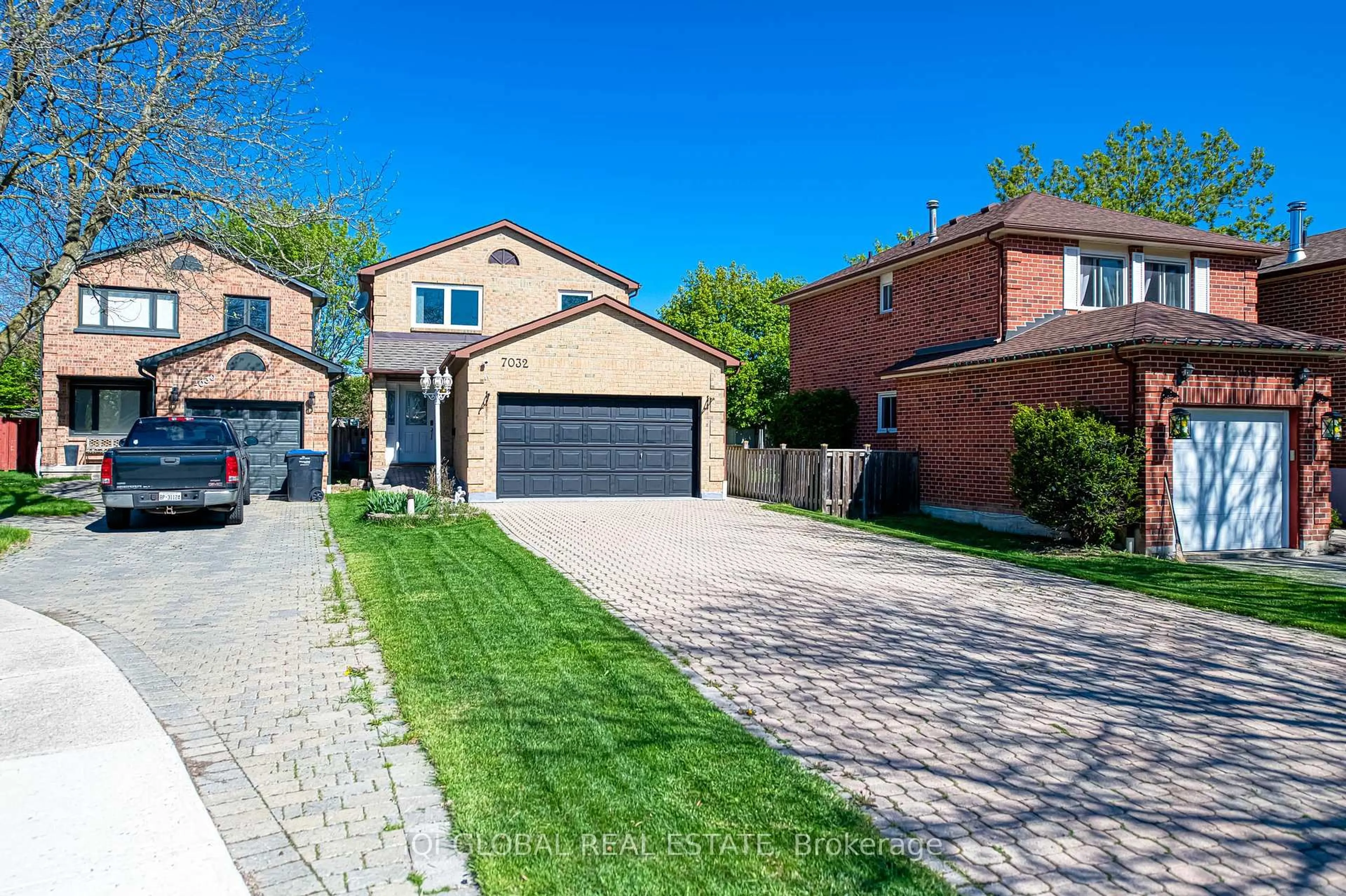 Home with brick exterior material, street for 7032 Tamar Mews, Mississauga Ontario L5N 3S2