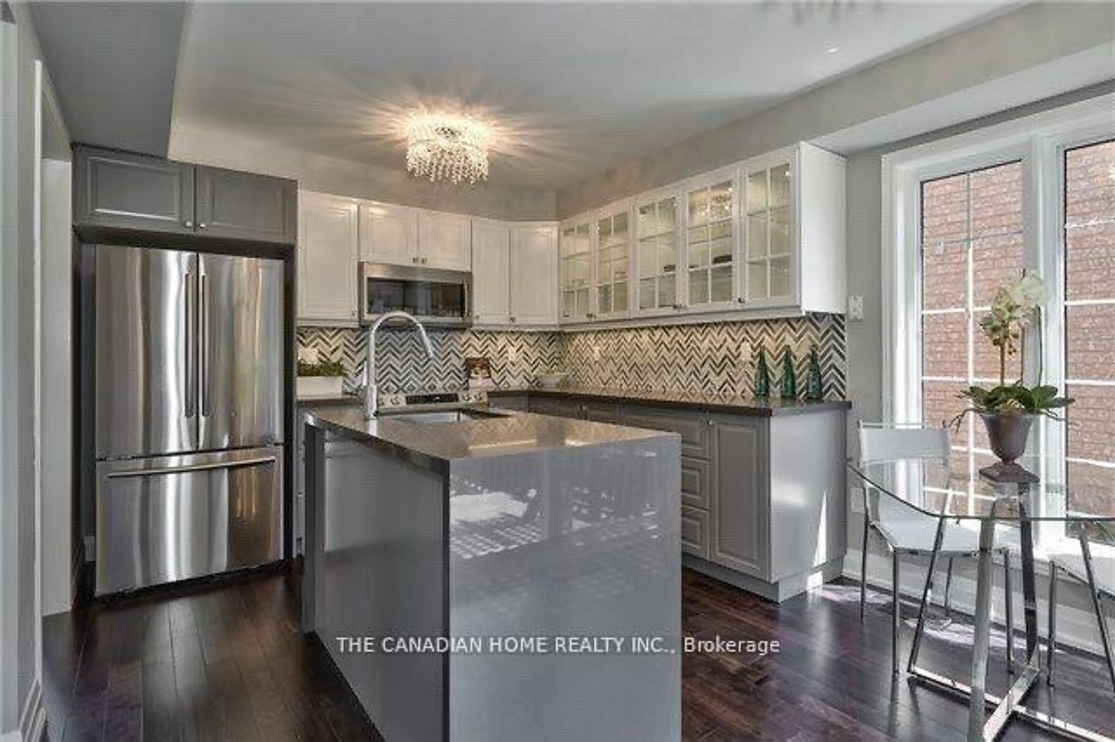 Open concept kitchen, ceramic/tile floor for 2250 Oakhaven Dr, Oakville Ontario L6M 3X9