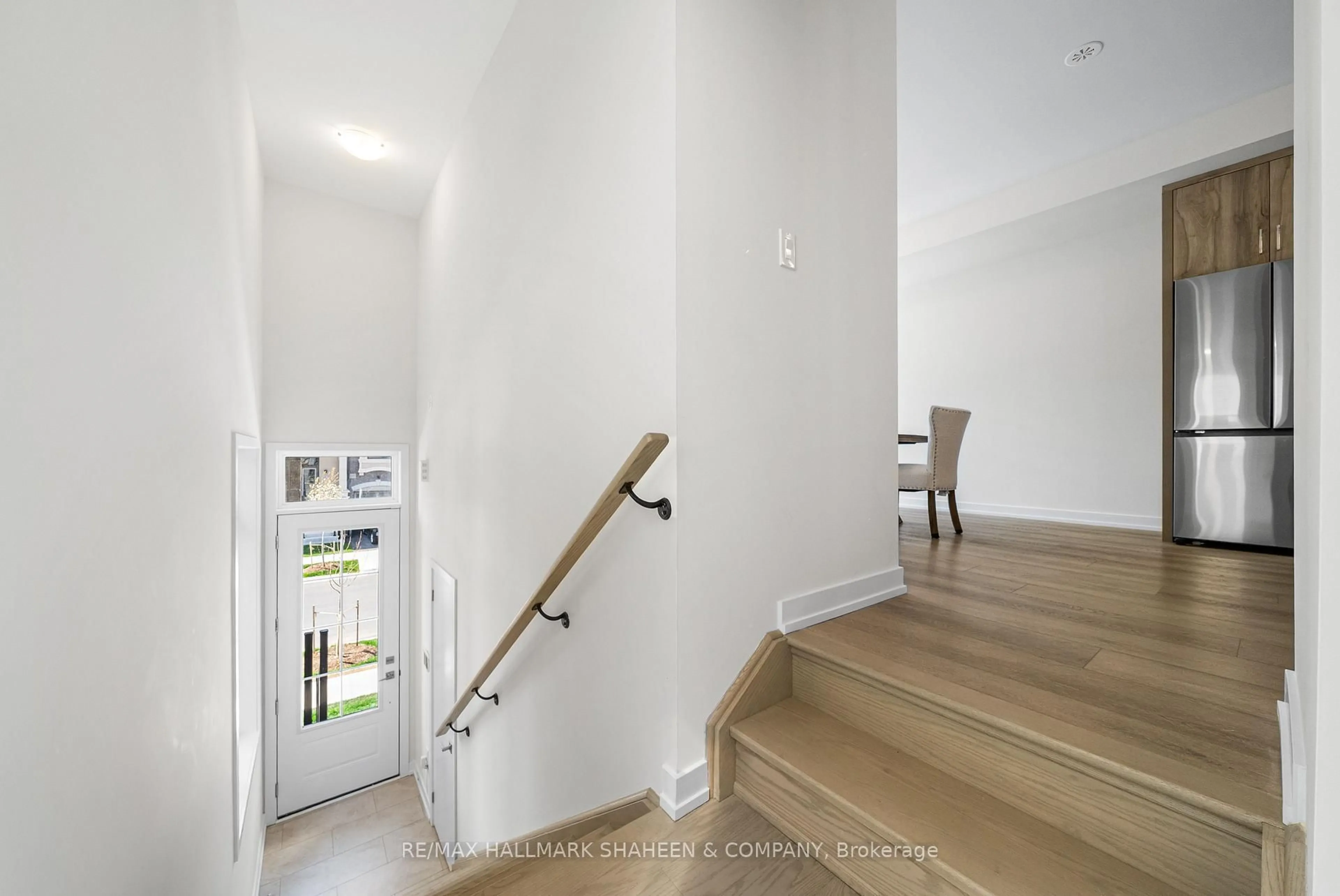 Stairs for 1346 Kaniv St, Oakville Ontario L6M 0L8
