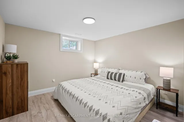 Additional property image - 5419 Cornwall Cres