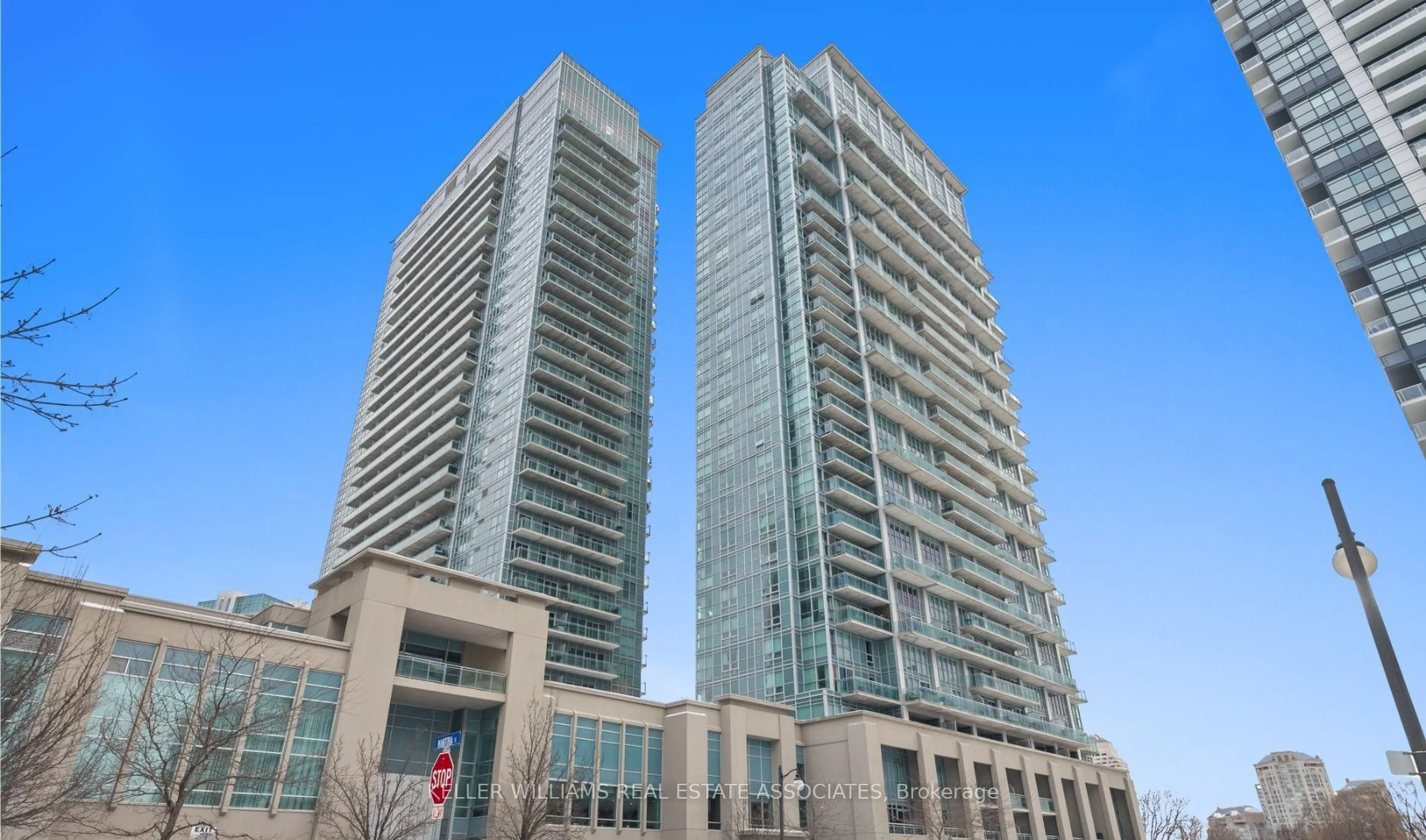 Indoor foyer for 155 Legion Rd #1601, Toronto Ontario M8Y 0A7