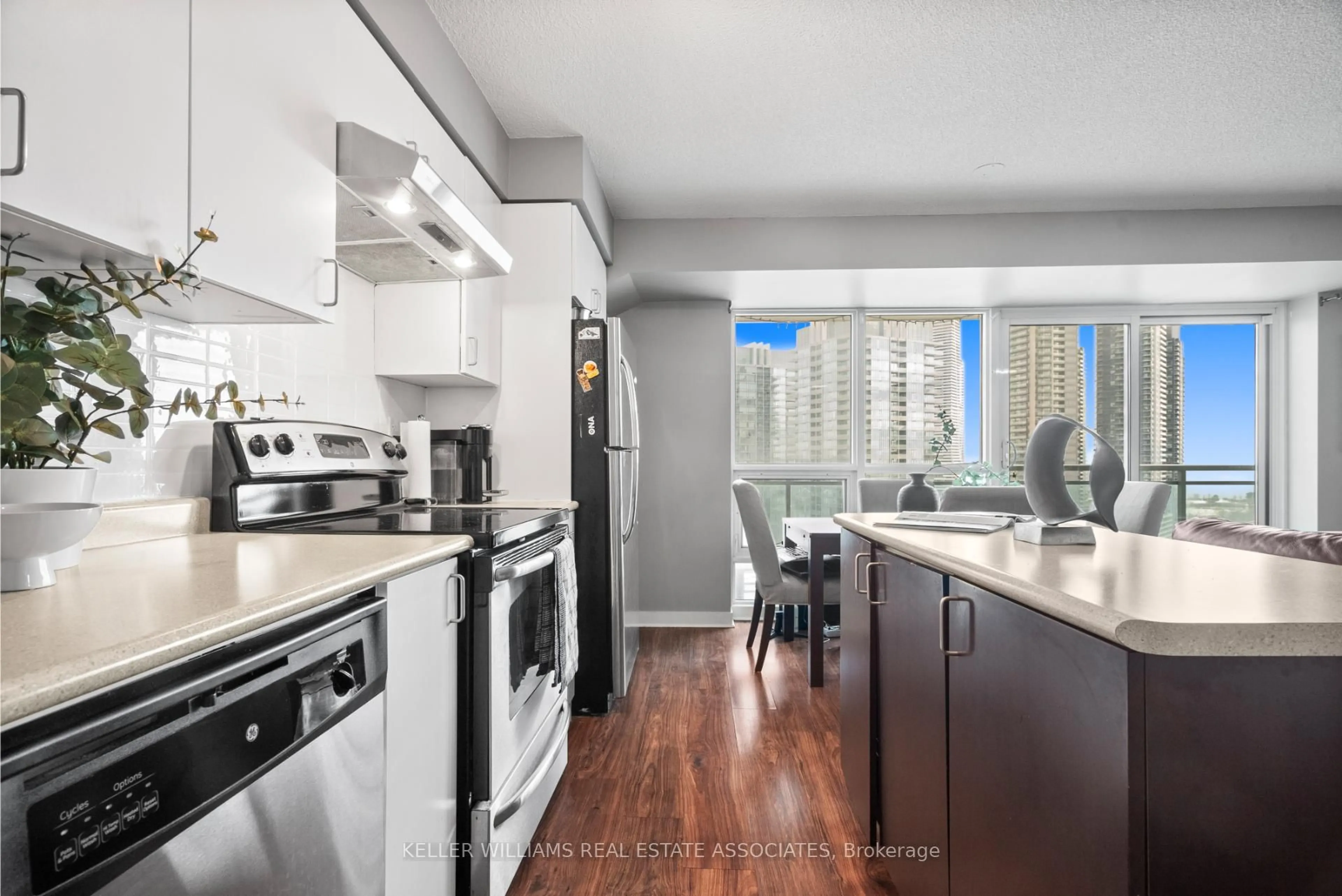 Unknown for 155 Legion Rd #1601, Toronto Ontario M8Y 0A7