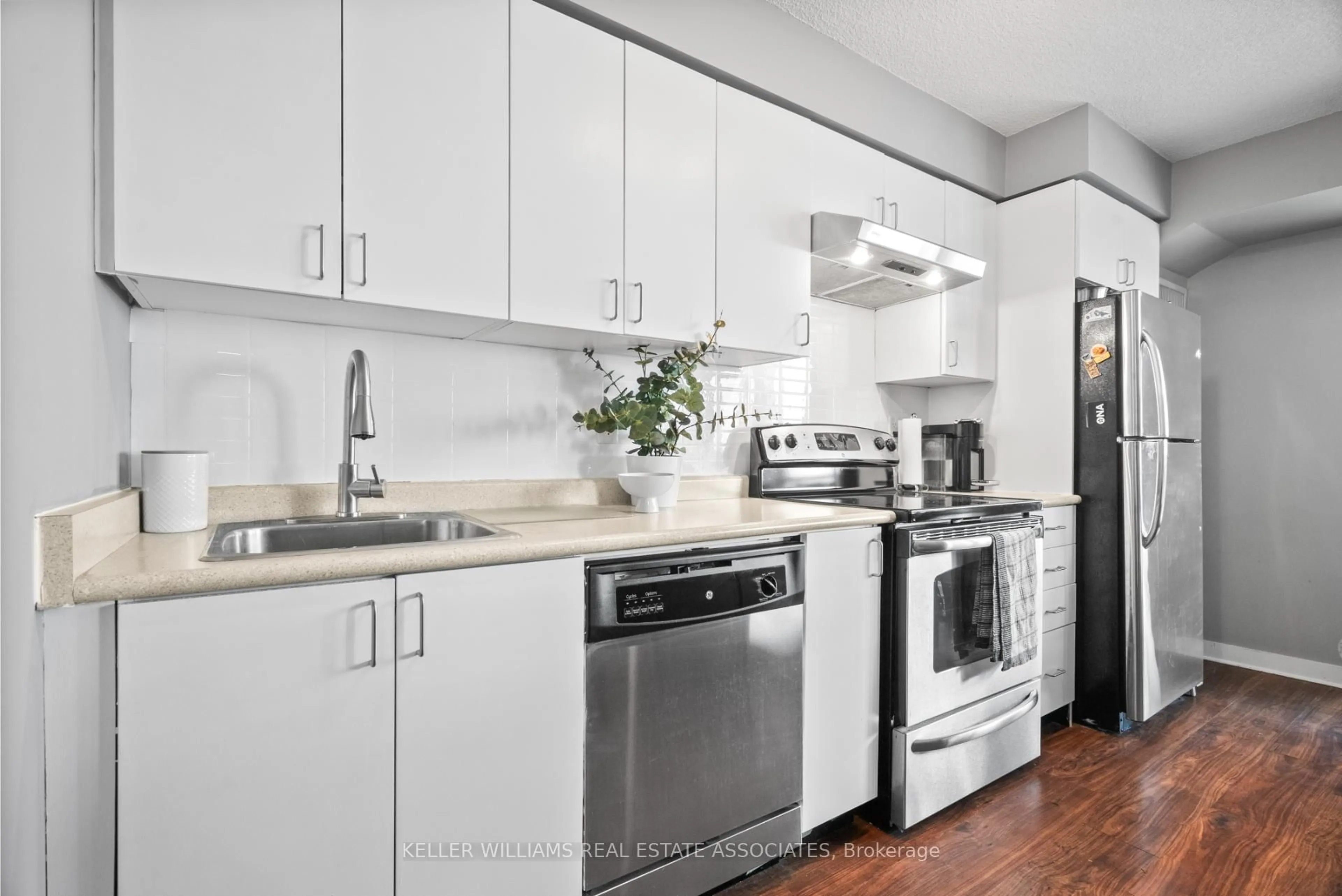 Standard kitchen, unknown for 155 Legion Rd #1601, Toronto Ontario M8Y 0A7