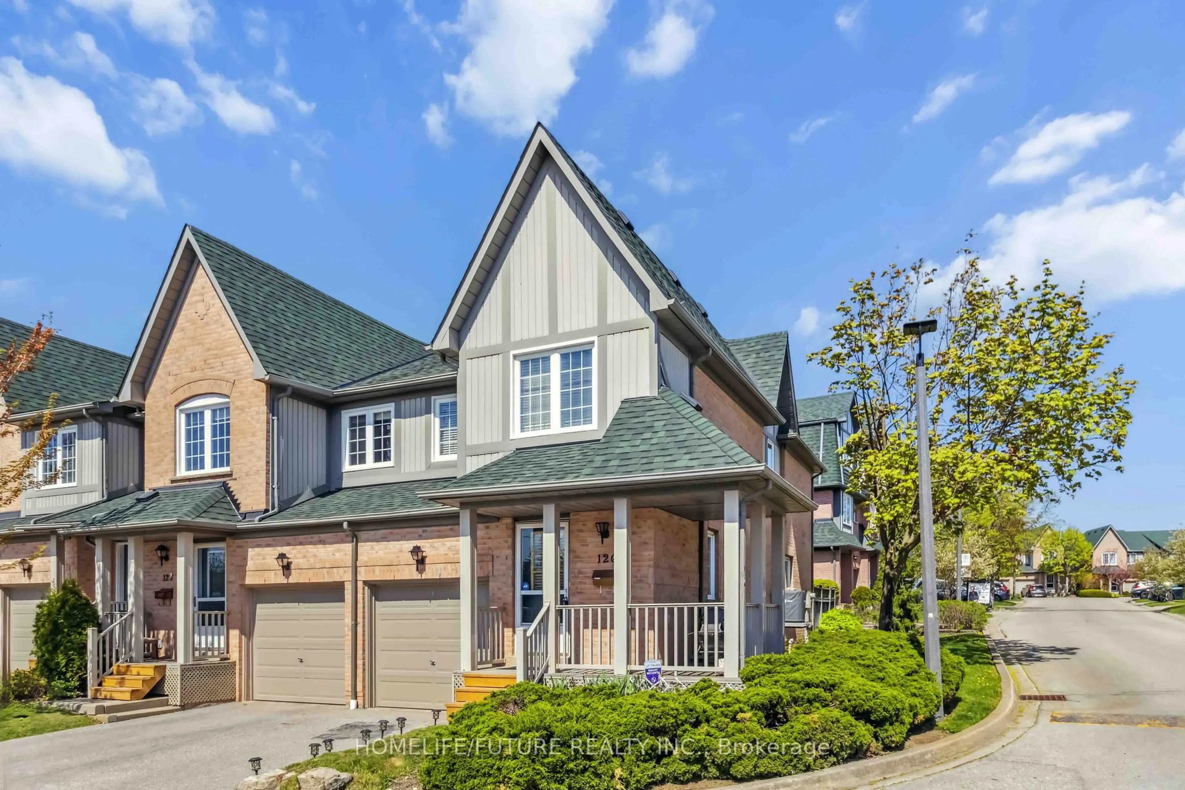 Home with brick exterior material, street for 2945 Thomas St #TH 126, Mississauga Ontario L5M 6C1