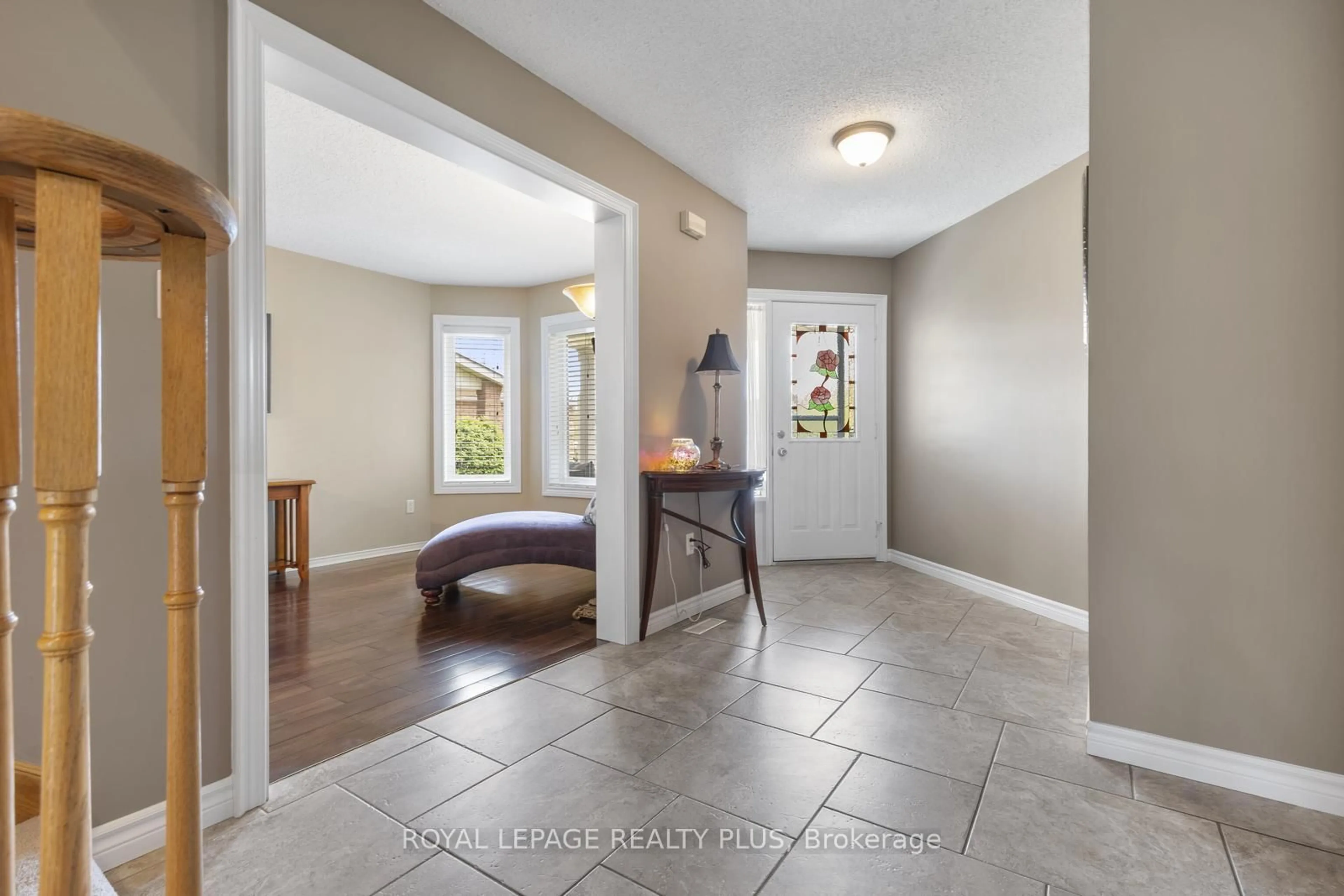 Indoor entryway for 5 Davis Cres, Halton Hills Ontario L7G 5P4