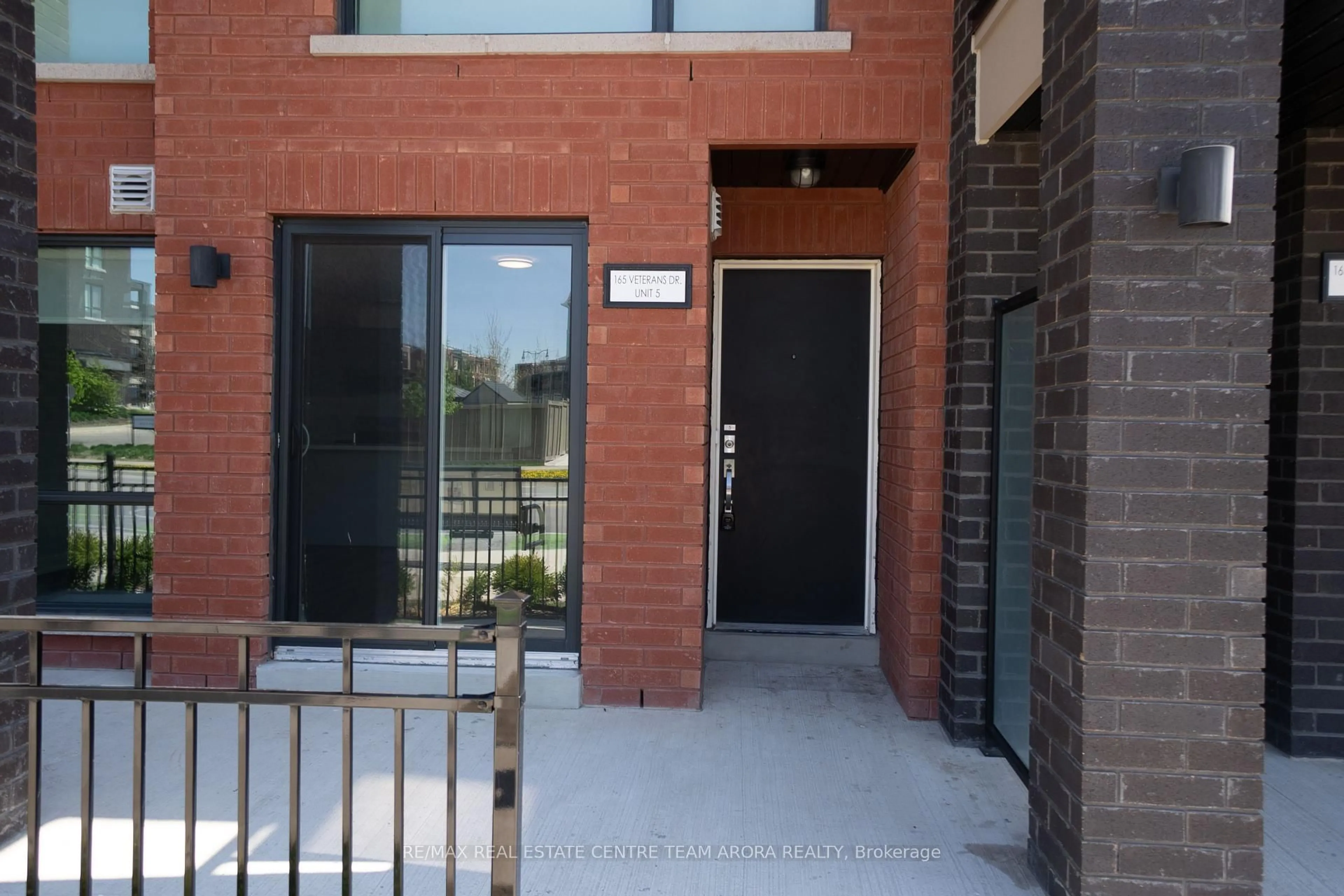 Unknown for 165 Veterans Dr #5, Brampton Ontario L7A 0B6
