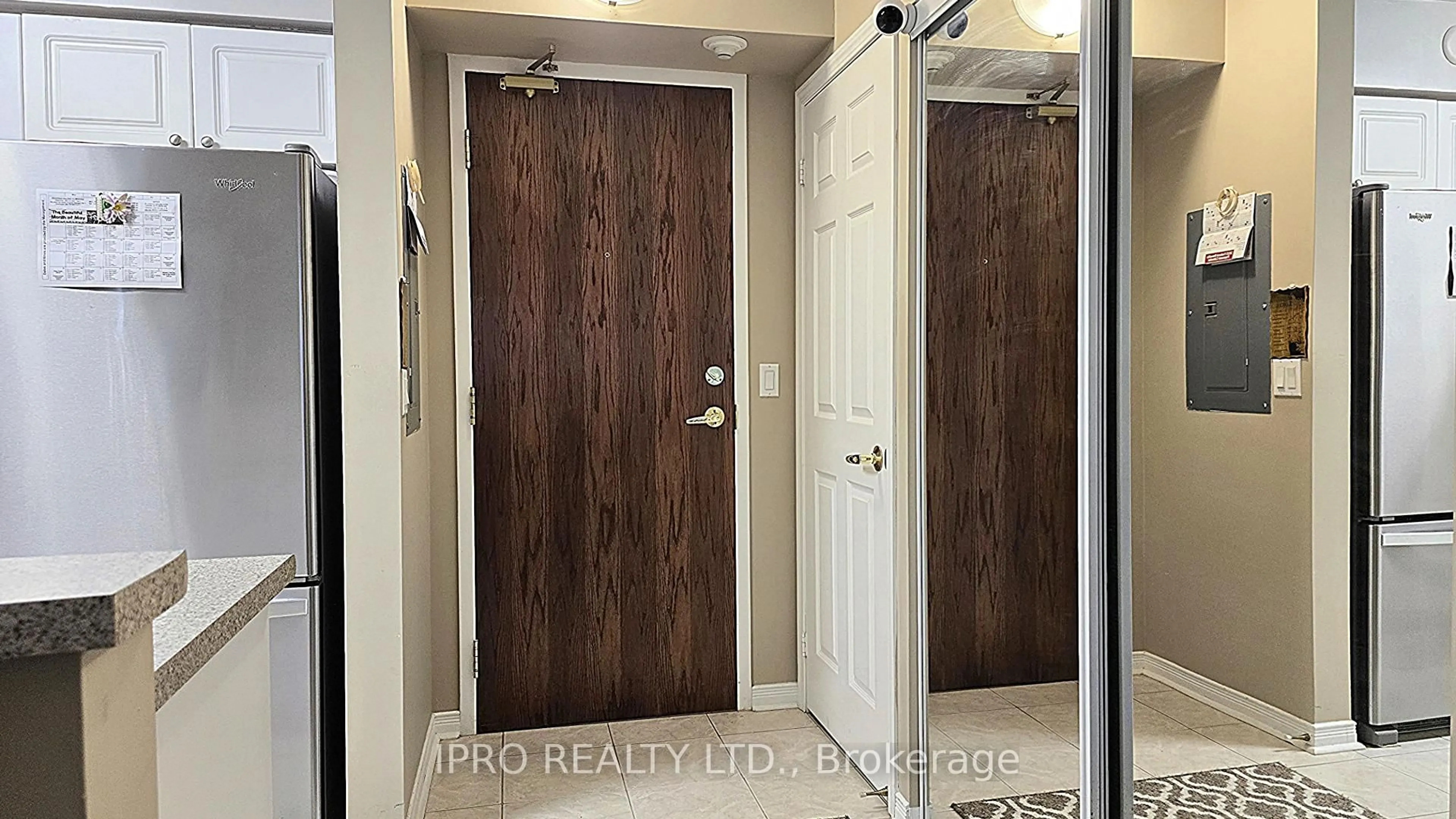 Indoor entryway for 25 Via Rosedale Way #207, Brampton Ontario L6R 3J8