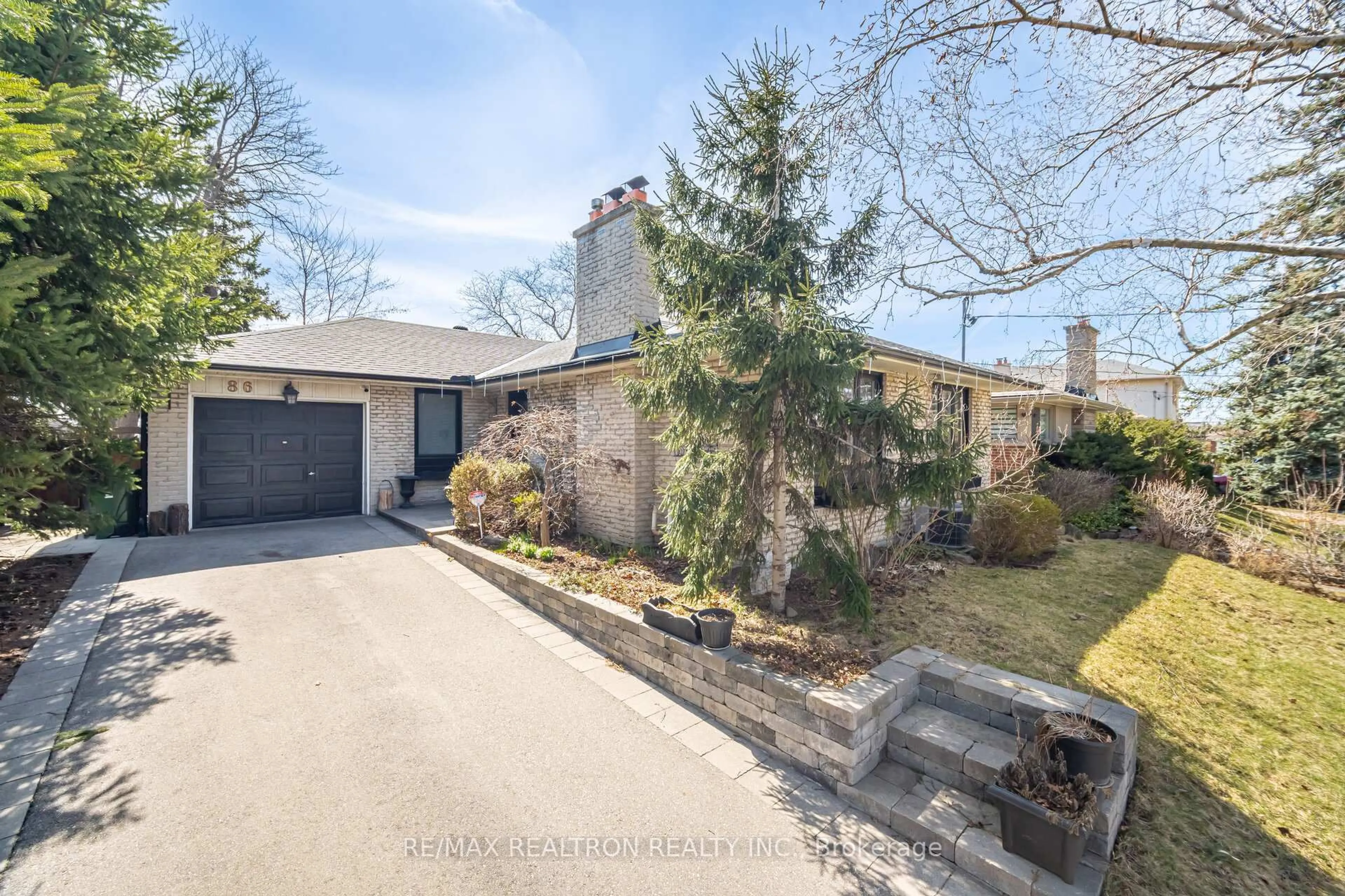 A pic from outside/outdoor area/front of a property/back of a property/a pic from drone, street for 86 Crendon Dr, Toronto Ontario M9C 3H3