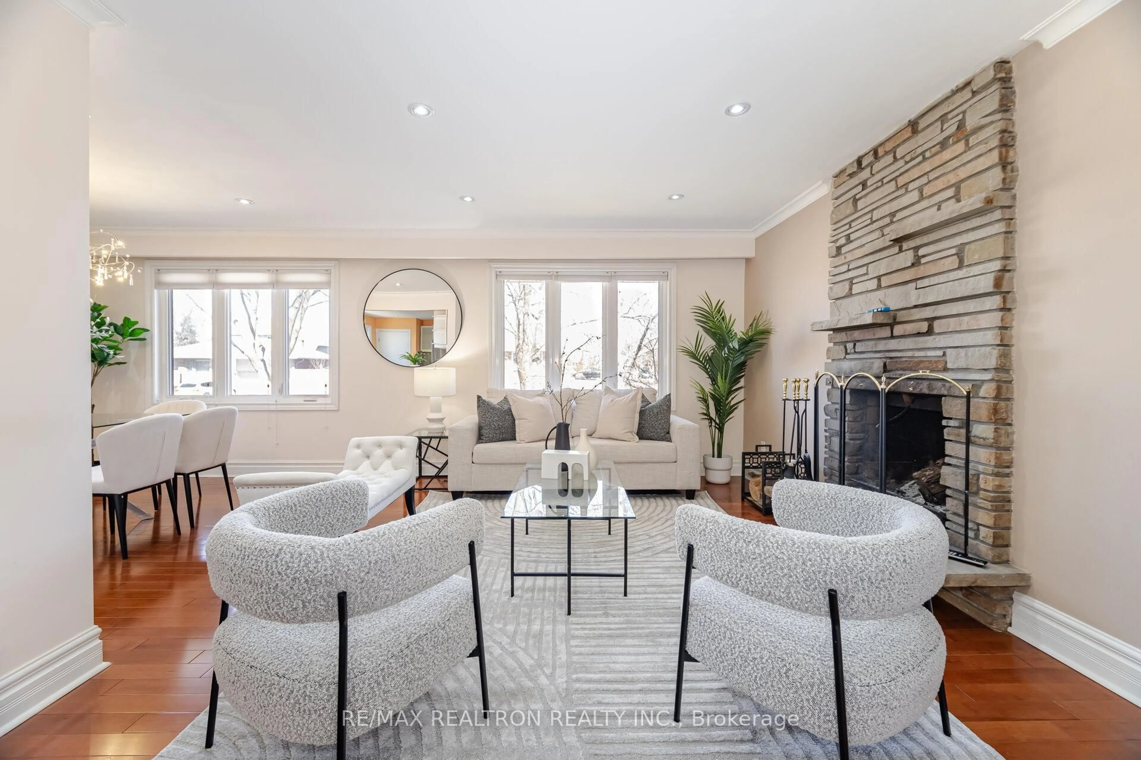 Living room with furniture, unknown for 86 Crendon Dr, Toronto Ontario M9C 3H3