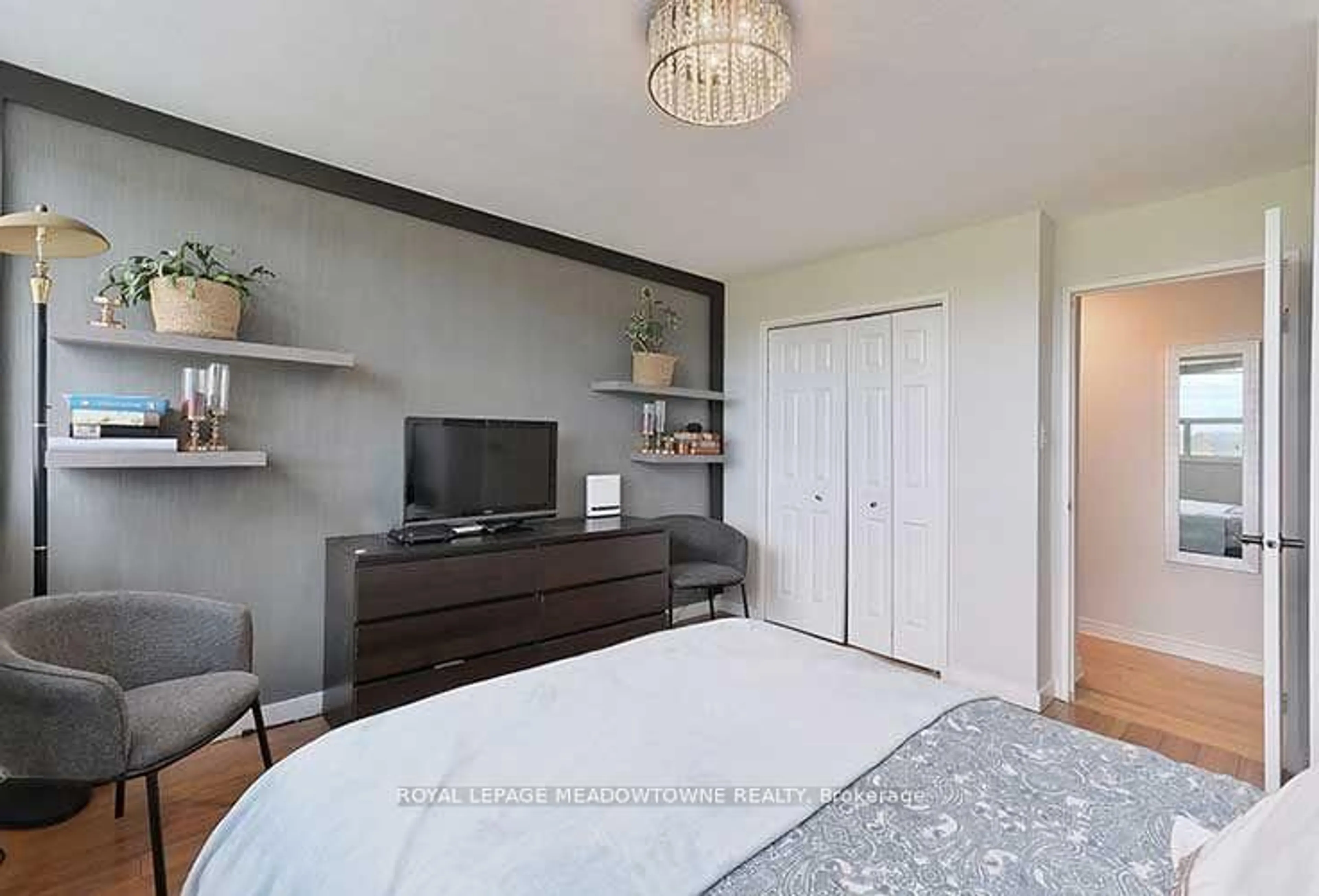 A pic of a room for 530 Lolita Gdns #903, Mississauga Ontario L5A 3T2