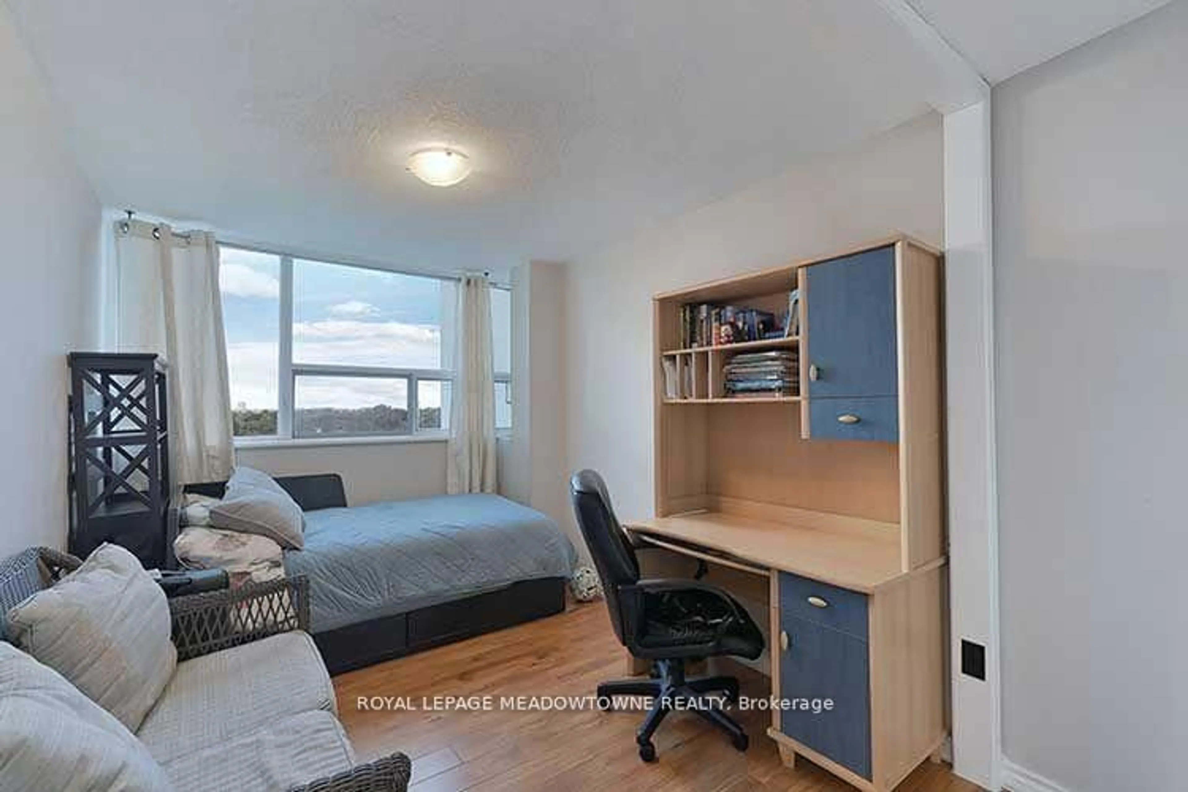 A pic of a room for 530 Lolita Gdns #903, Mississauga Ontario L5A 3T2