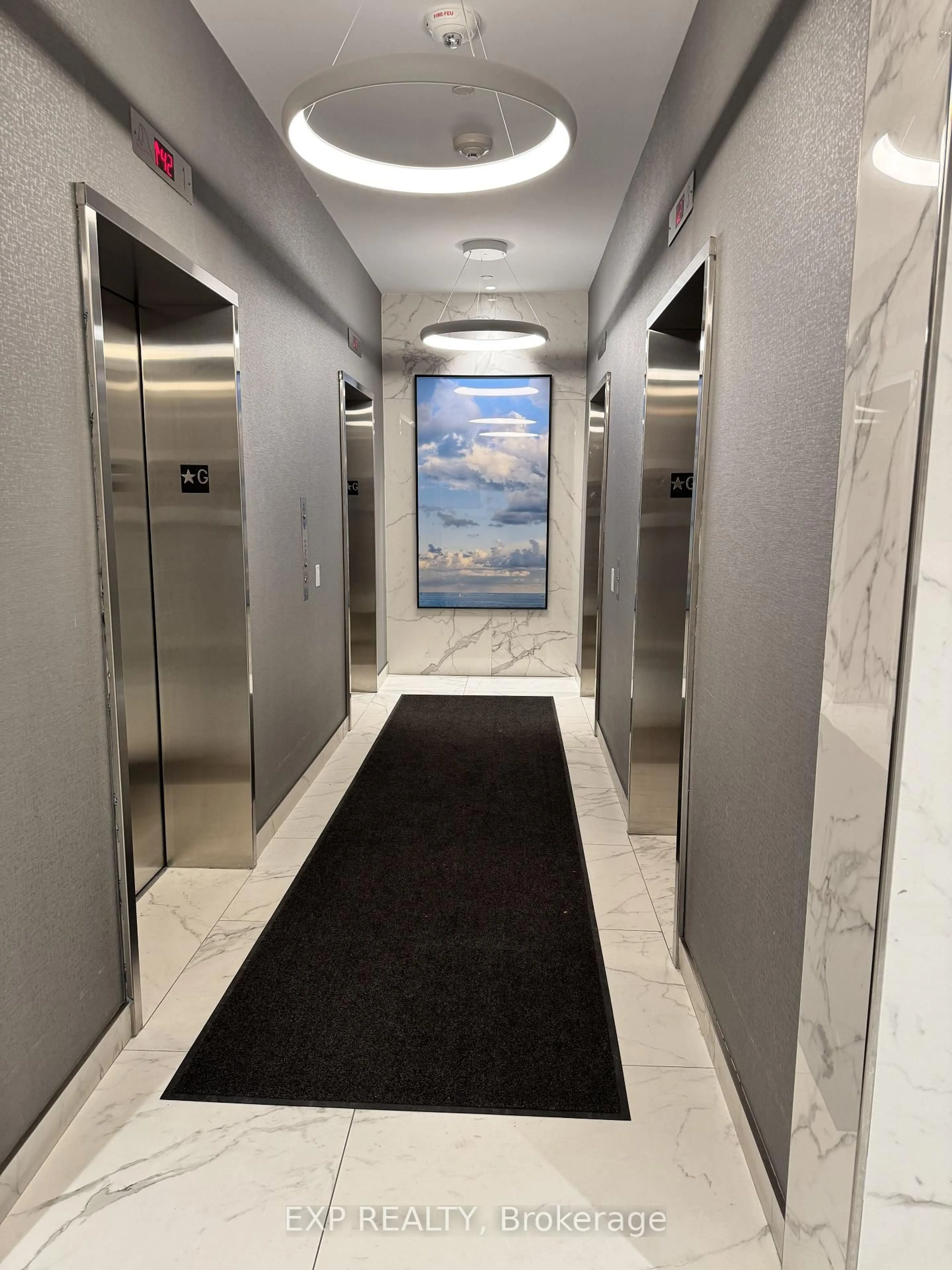 Indoor foyer for 1926 Lakeshore Blvd #3911, Toronto Ontario M6S 1A1