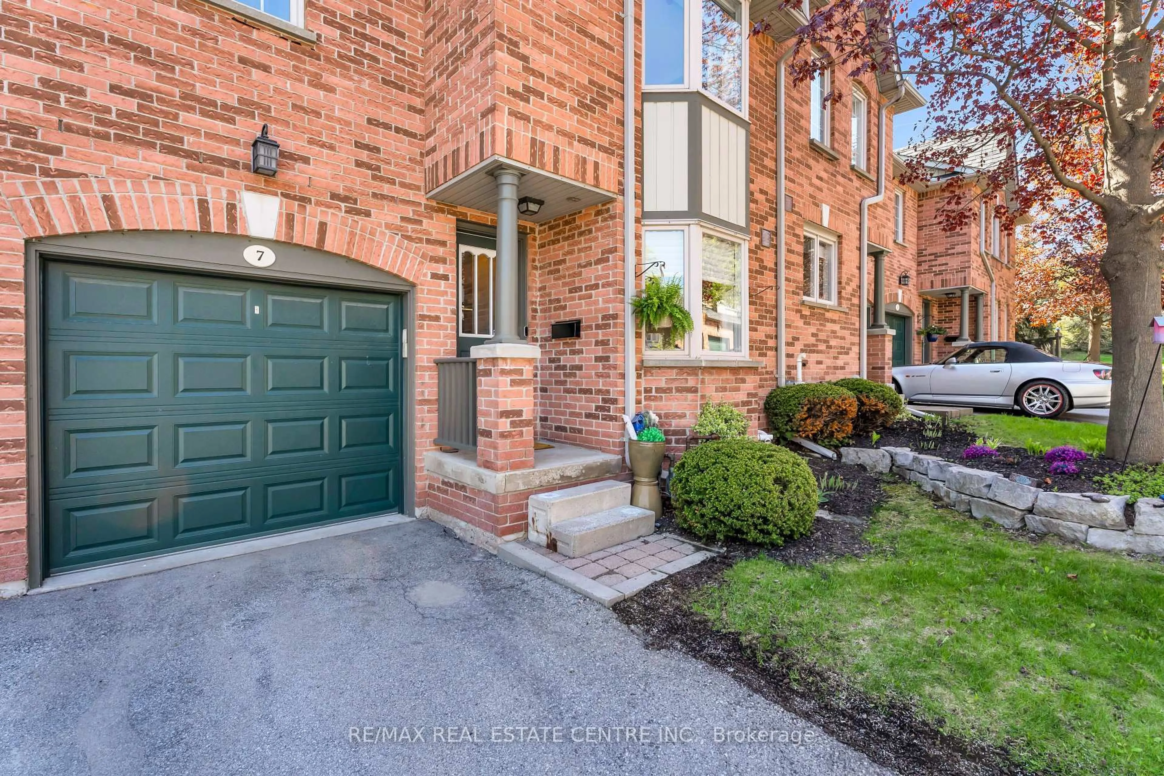 Home with brick exterior material, street for 76 River Dr #7, Halton Hills Ontario L7G 2J2