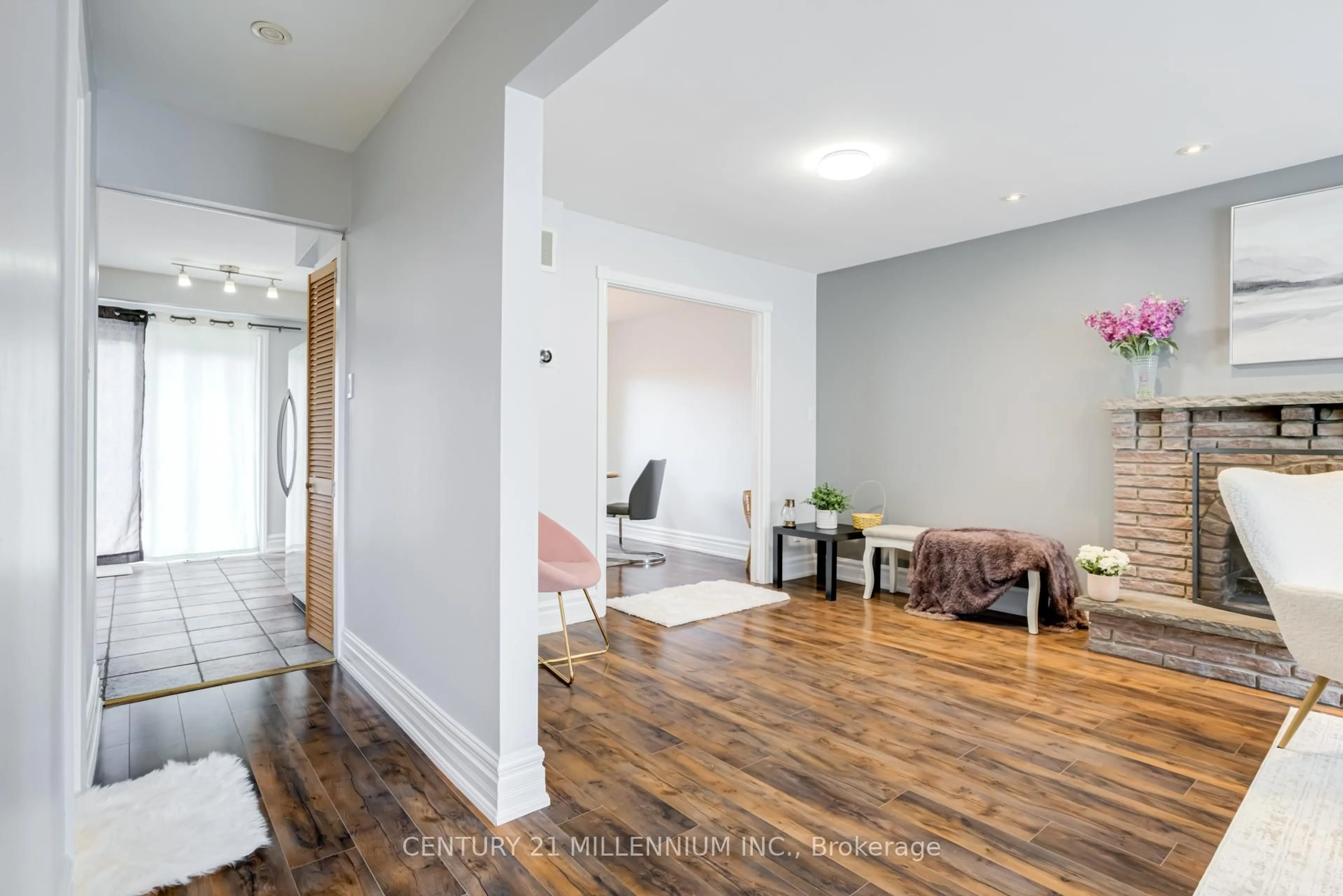 Indoor entryway for 7080 Copenhagen Rd #13, Mississauga Ontario L5N 2C9