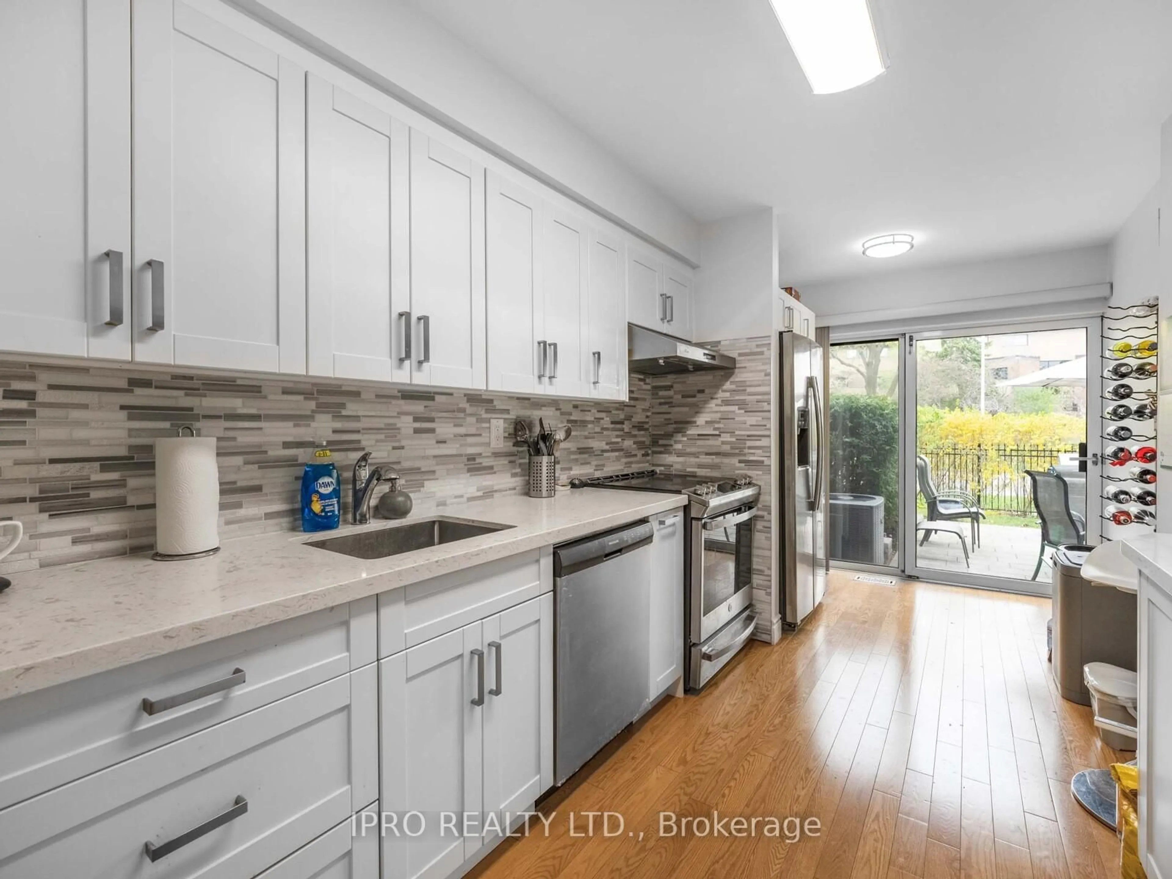 Open concept kitchen, ceramic/tile floor for 2020 South Millway N/A, Mississauga Ontario L5L 1K2