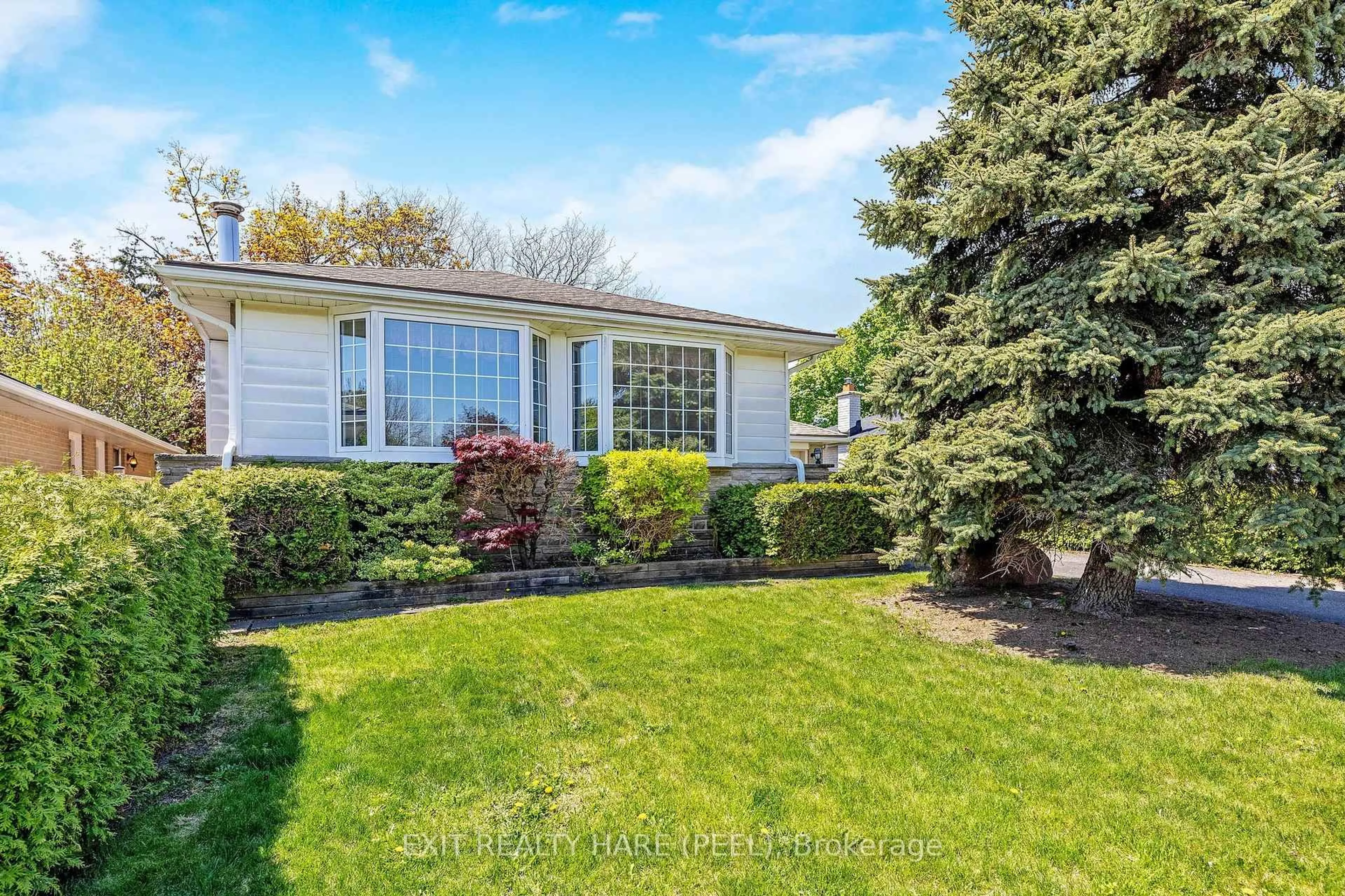 Home with vinyl exterior material, street for 44 Staveley Cres, Brampton Ontario L6W 2R9