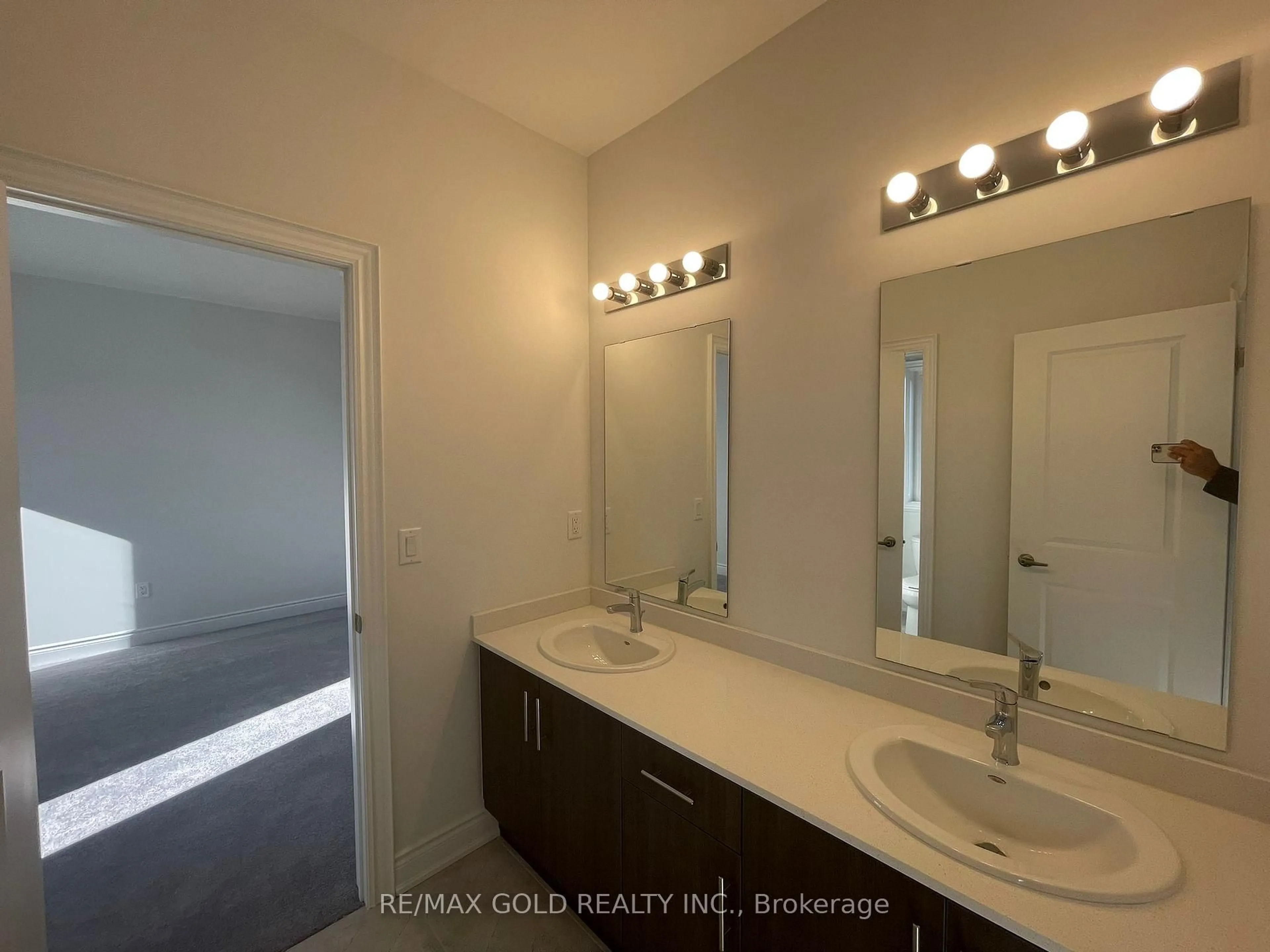 Unknown for 31 Dolomite Dr, Brampton Ontario L6P 4R6