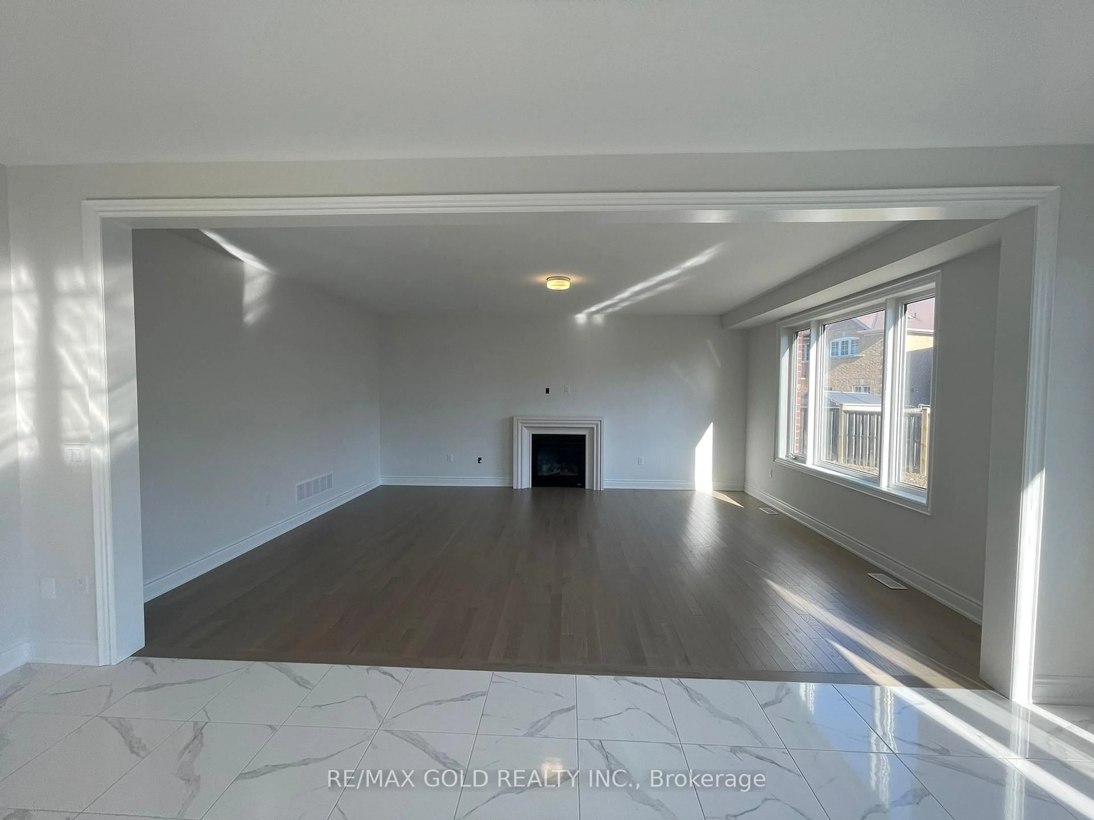 A pic of a room for 31 Dolomite Dr, Brampton Ontario L6P 4R6