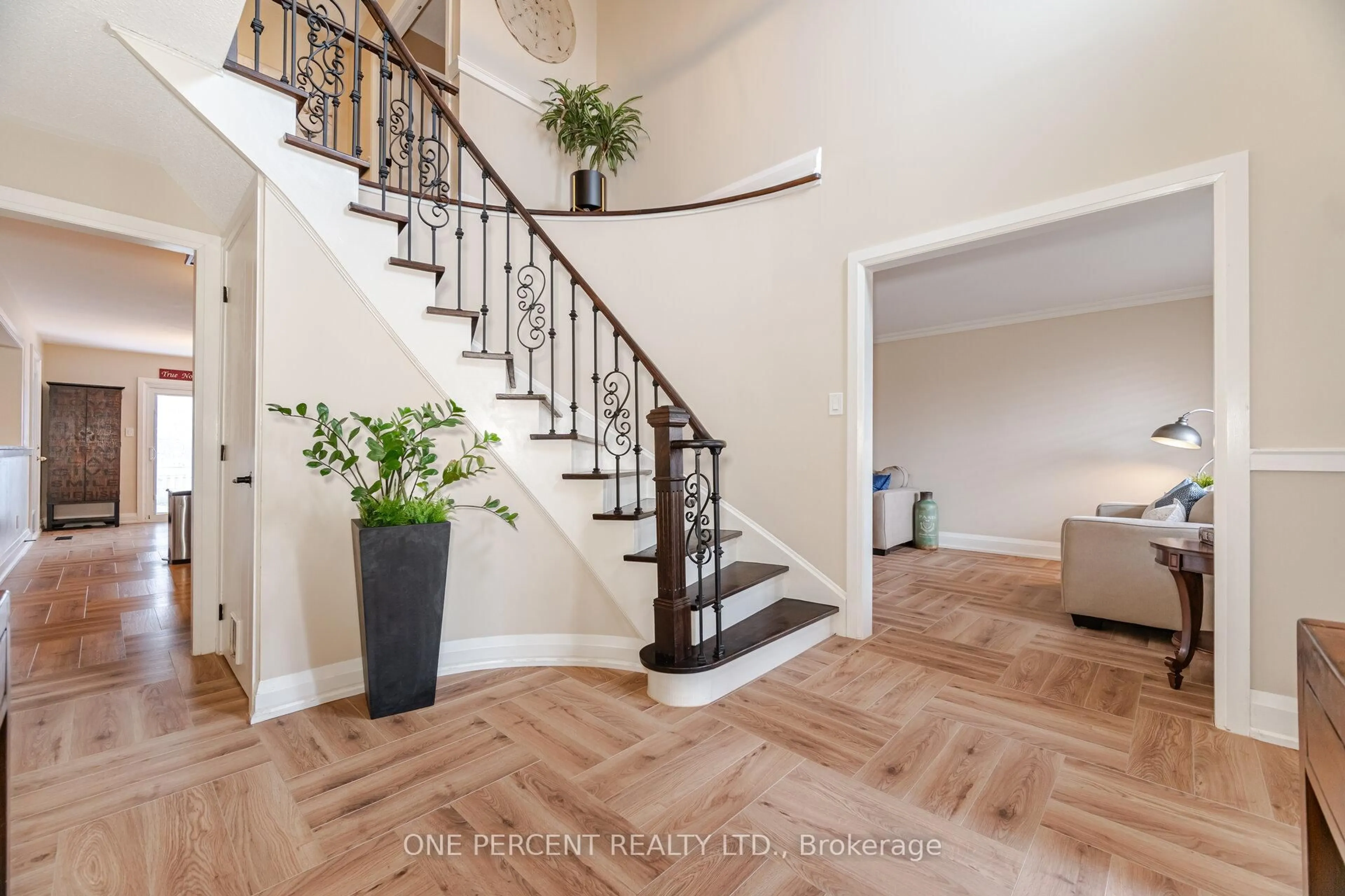 Indoor entryway for 5 Bowes Crt, Caledon Ontario L7E 1A5