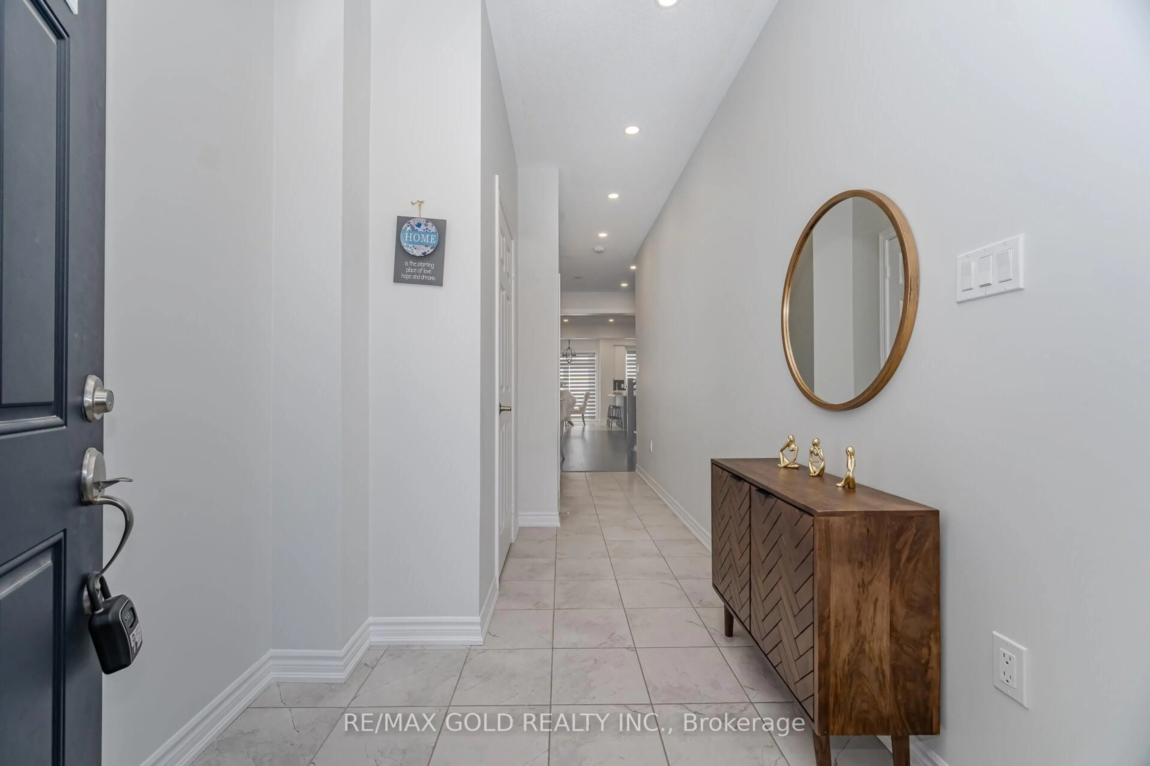 Indoor entryway for 62 Tundra Rd, Caledon Ontario L7C 4G9
