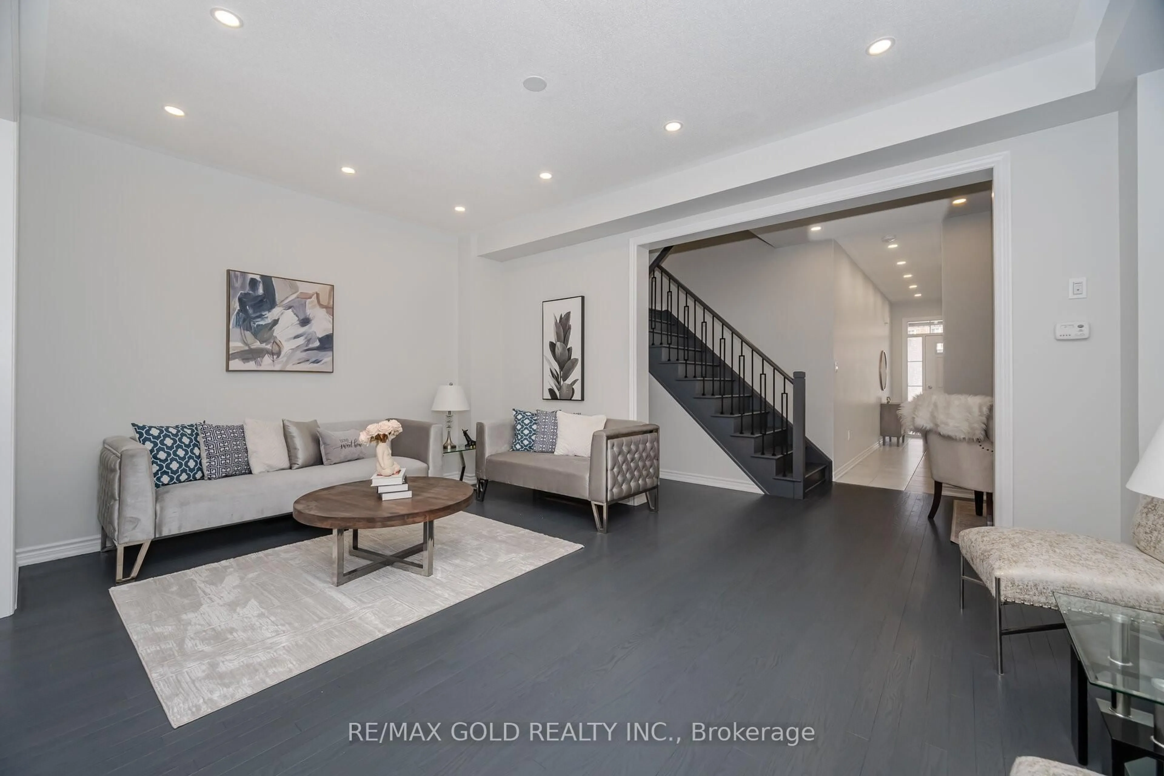 Indoor entryway for 62 Tundra Rd, Caledon Ontario L7C 4G9