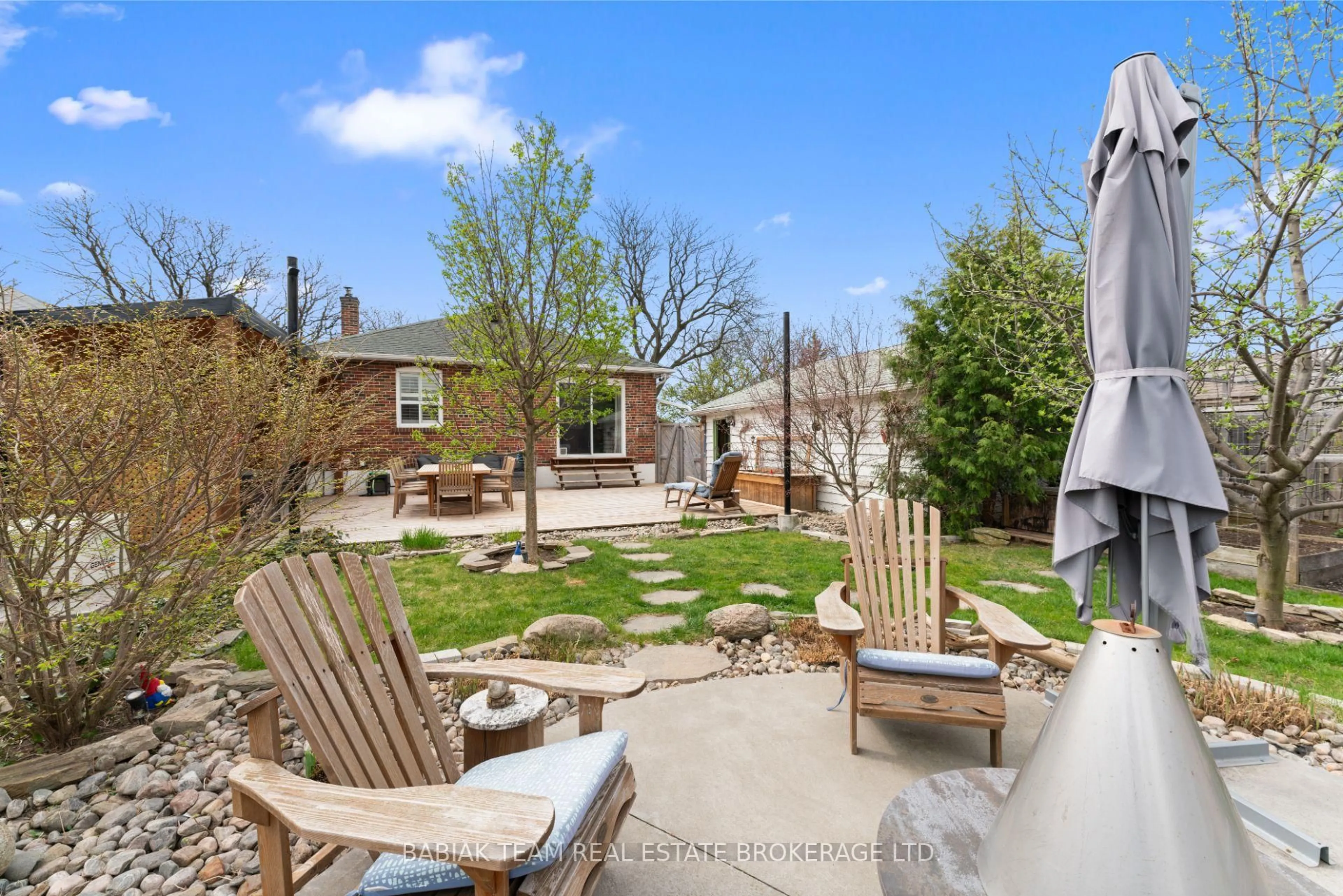 Patio, street for 6 Nagel Rd, Toronto Ontario M3M 1X8