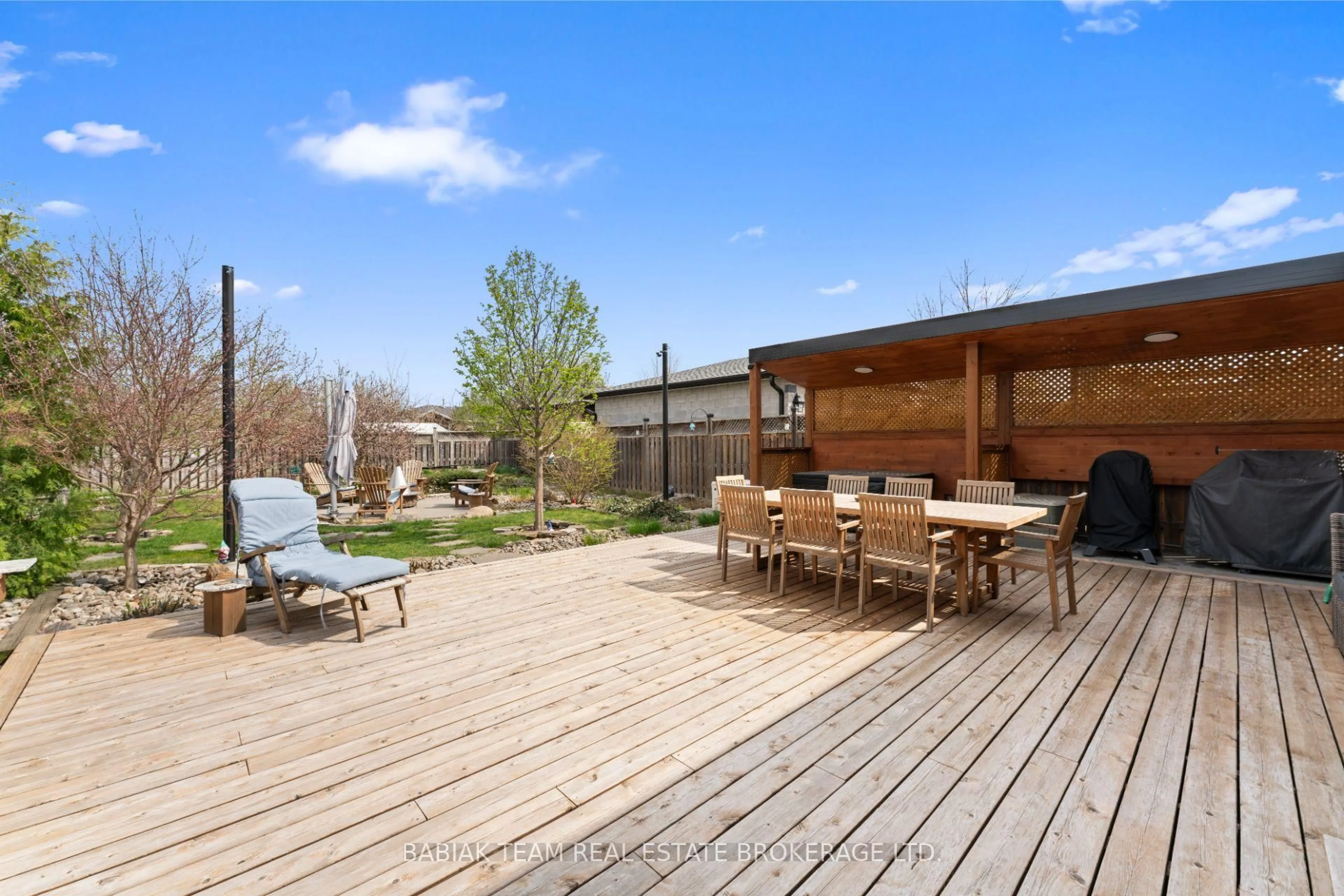 Patio, unknown for 6 Nagel Rd, Toronto Ontario M3M 1X8
