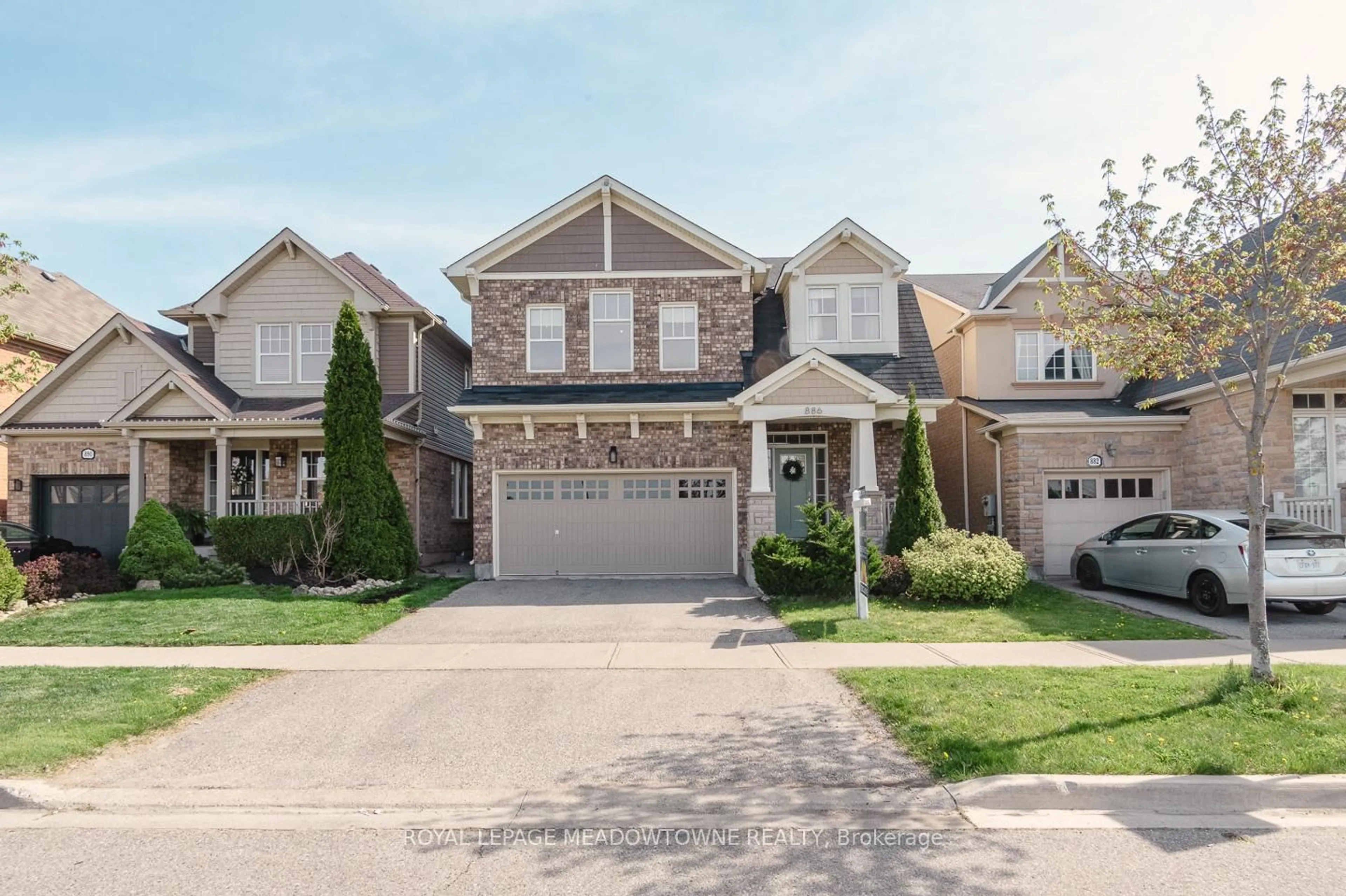 Home with brick exterior material, street for 886 Savoline Blvd, Milton Ontario L9T 0Z3