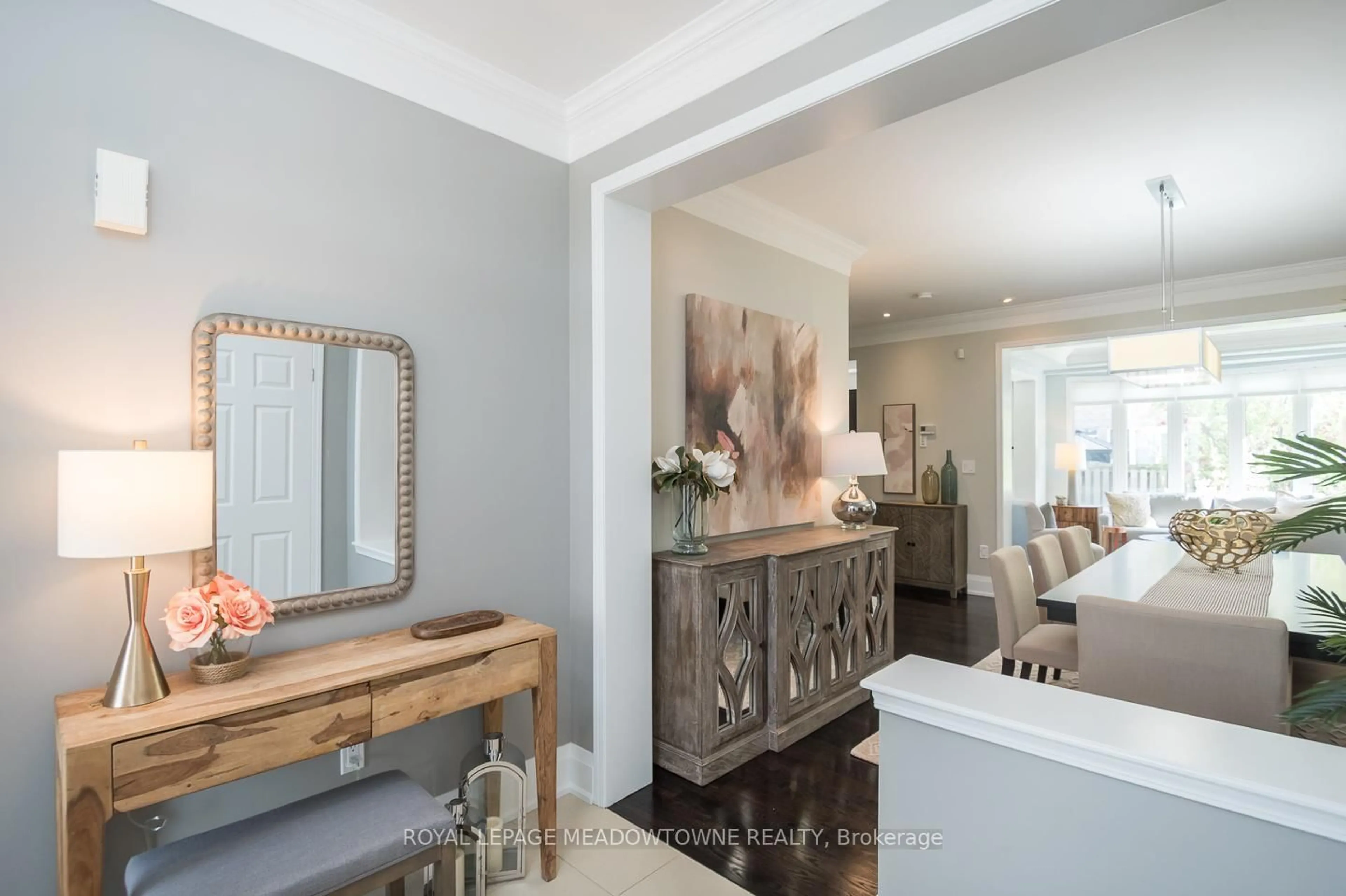 Indoor entryway for 886 Savoline Blvd, Milton Ontario L9T 0Z3