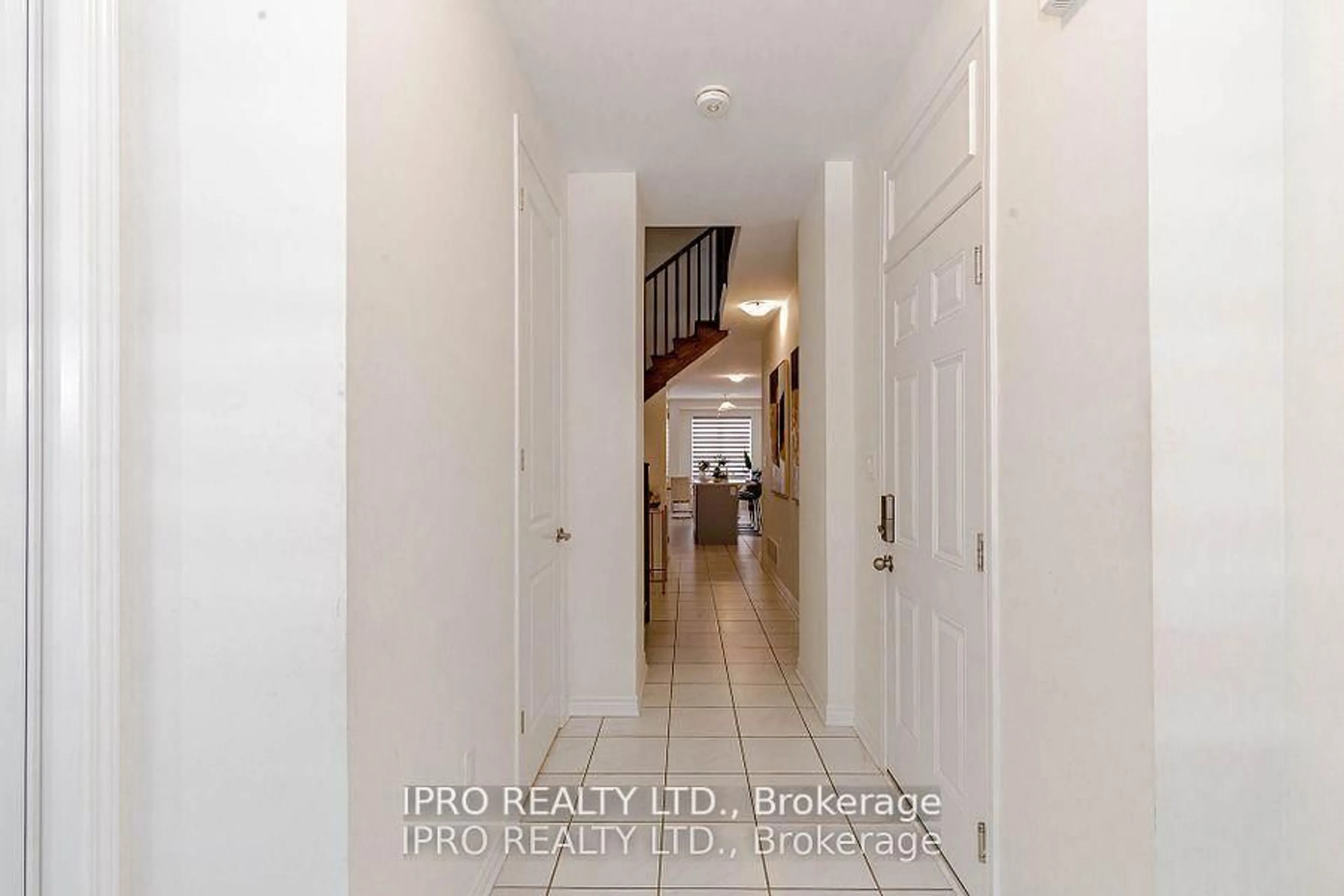 Indoor entryway for 98 Eberly Woods Dr, Caledon Ontario L7C 0Y9