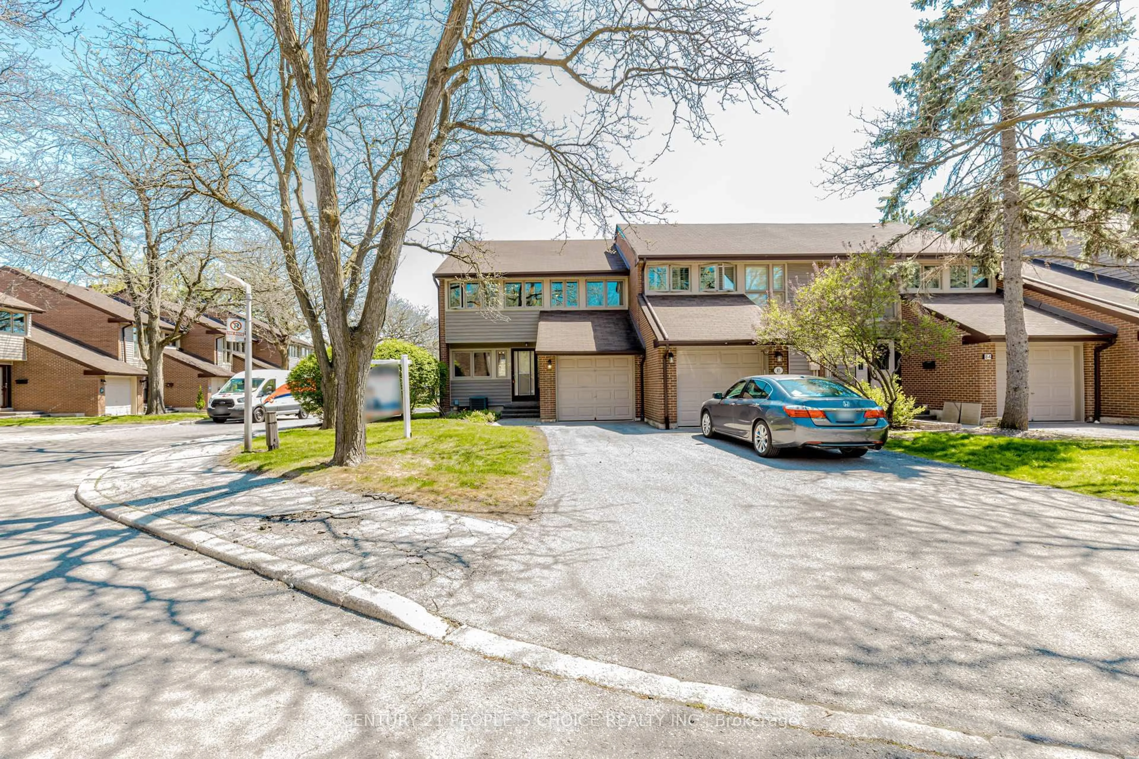A pic from outside/outdoor area/front of a property/back of a property/a pic from drone, street for 2881 Windwood Dr #86, Mississauga Ontario L5N 2K9