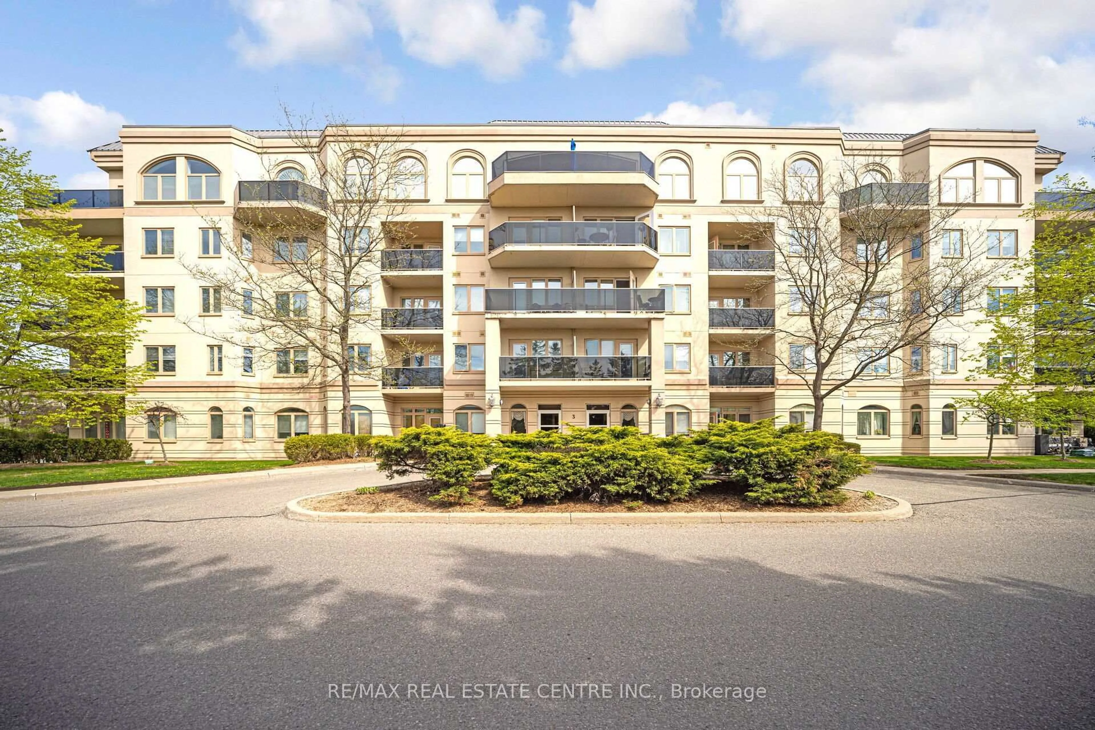 A pic from outside/outdoor area/front of a property/back of a property/a pic from drone, unknown for 3 Dayspring Circ #301, Brampton Ontario L6P 1B7