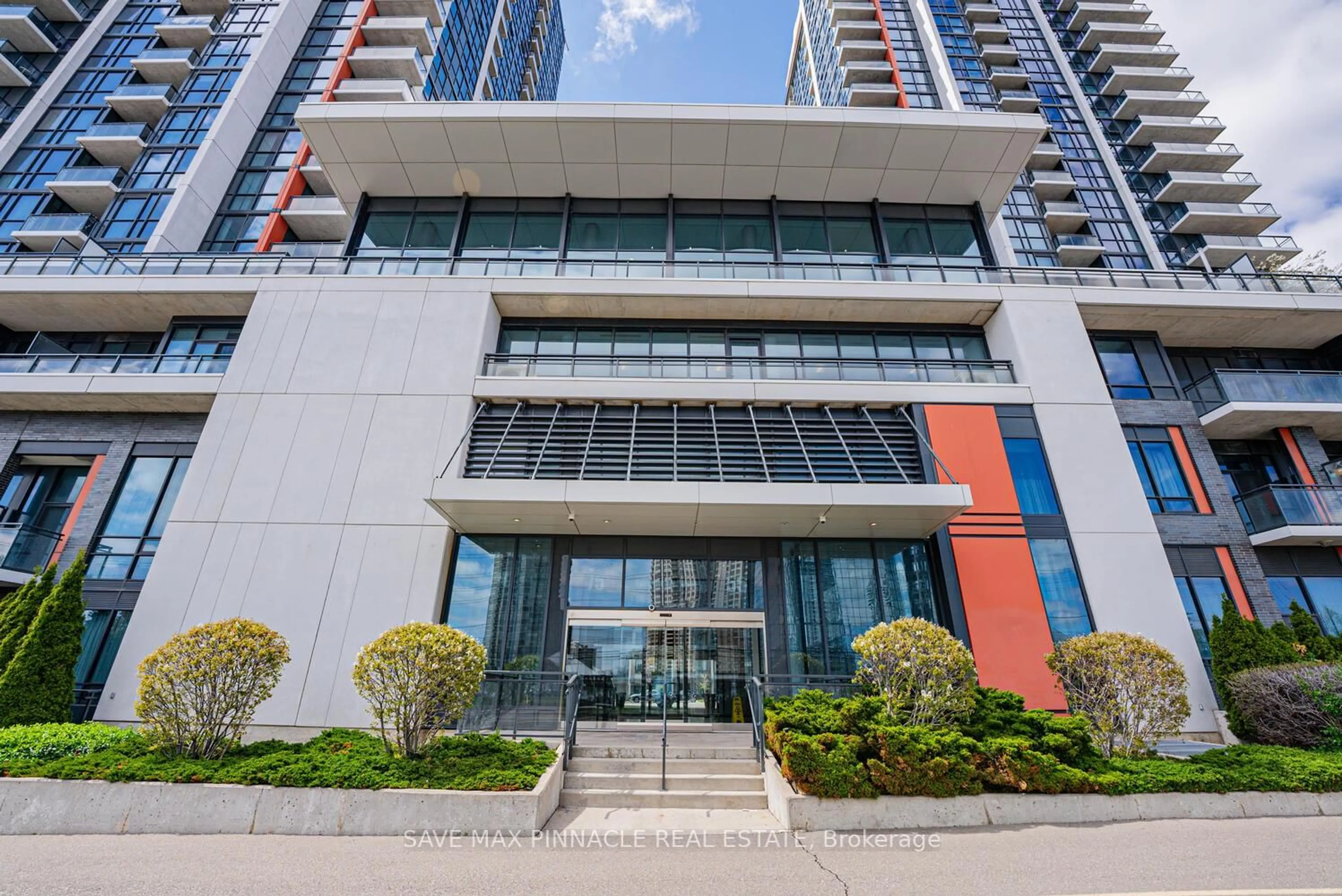 Indoor foyer for 75 Eglinton Ave #509, Mississauga Ontario L5R 0E5