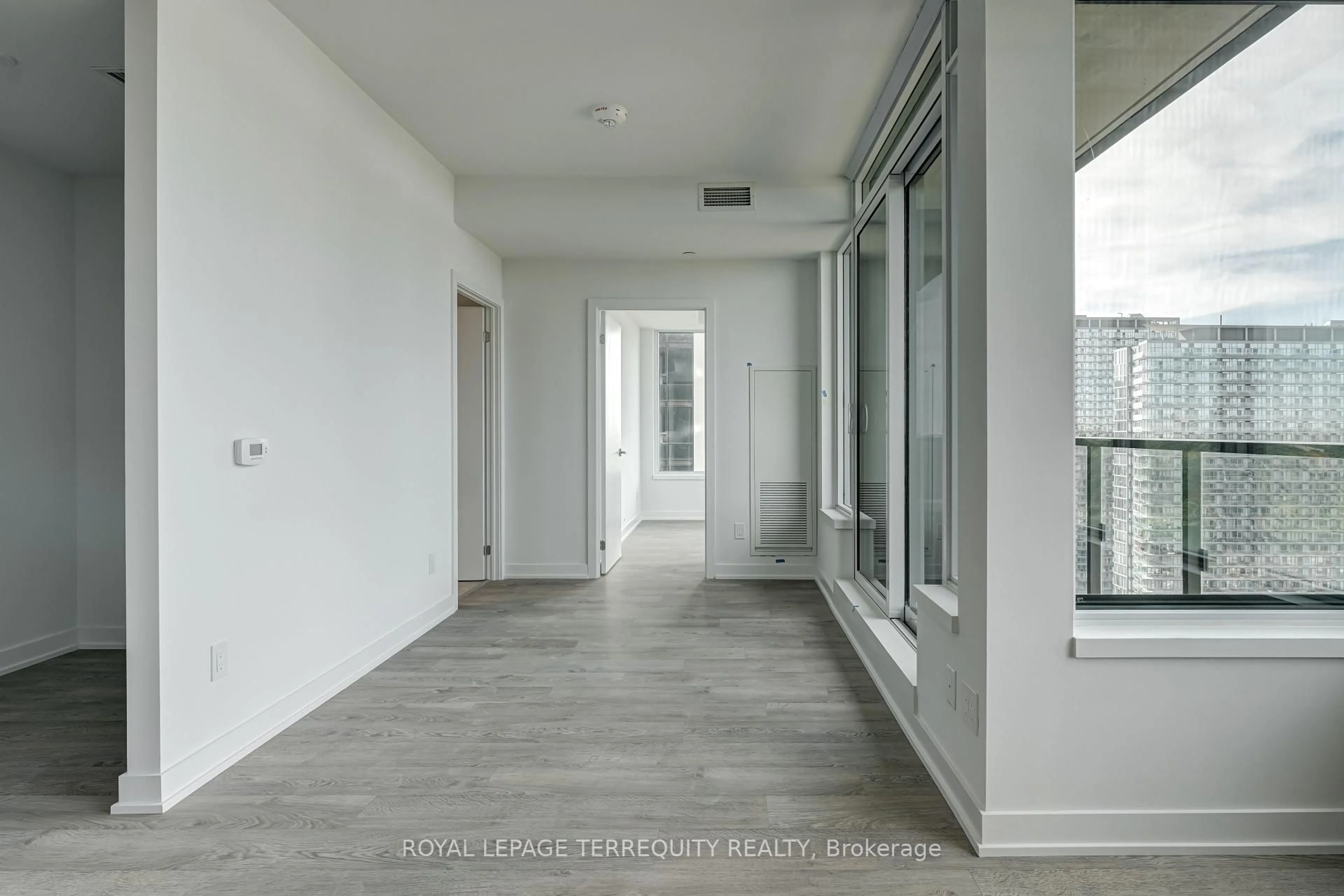 Indoor foyer for 1926 Lake Shore Blvd #2716, Toronto Ontario M6S 0B1