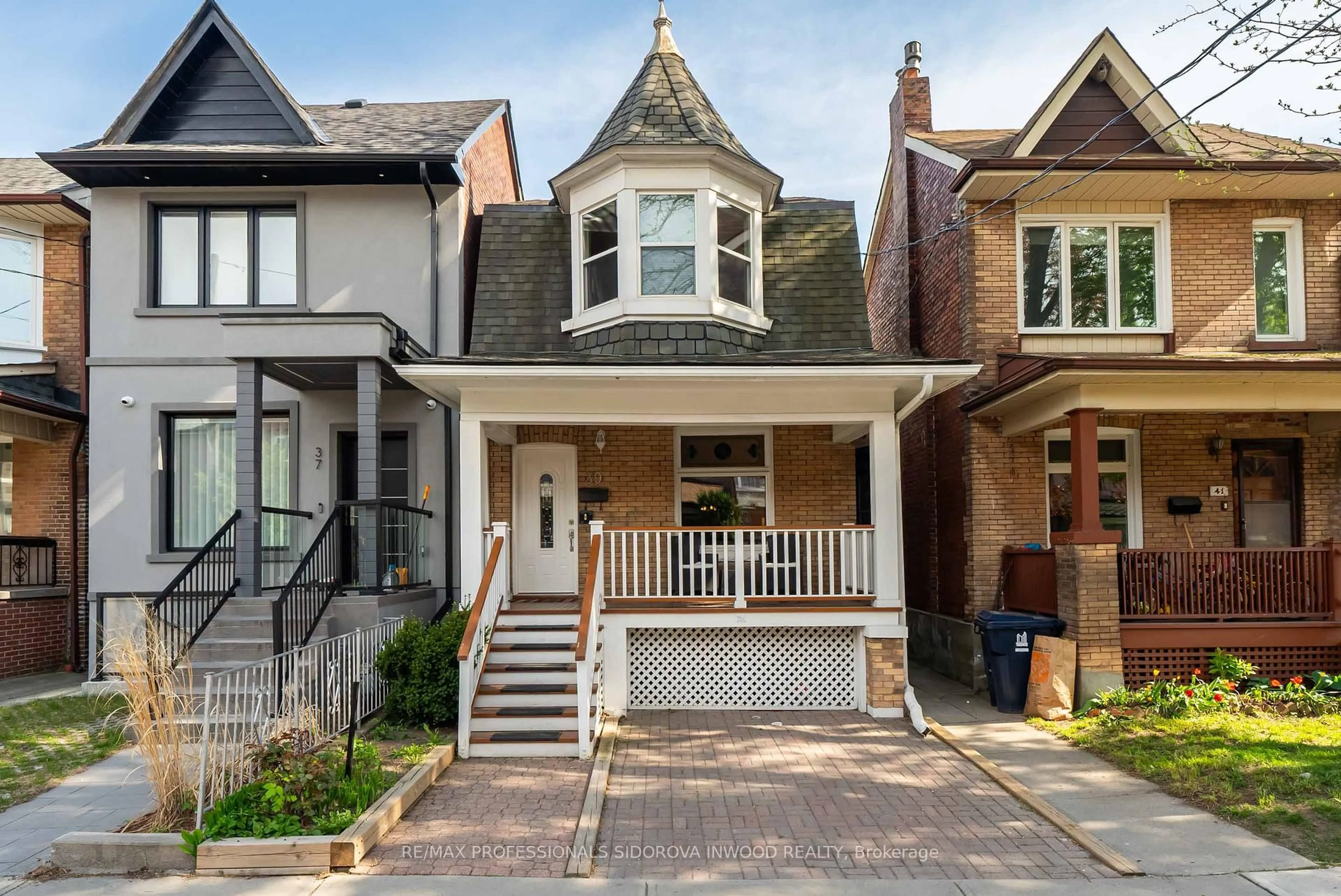 Home with brick exterior material, street for 39 Burnfield Ave, Toronto Ontario M6G 1Y4