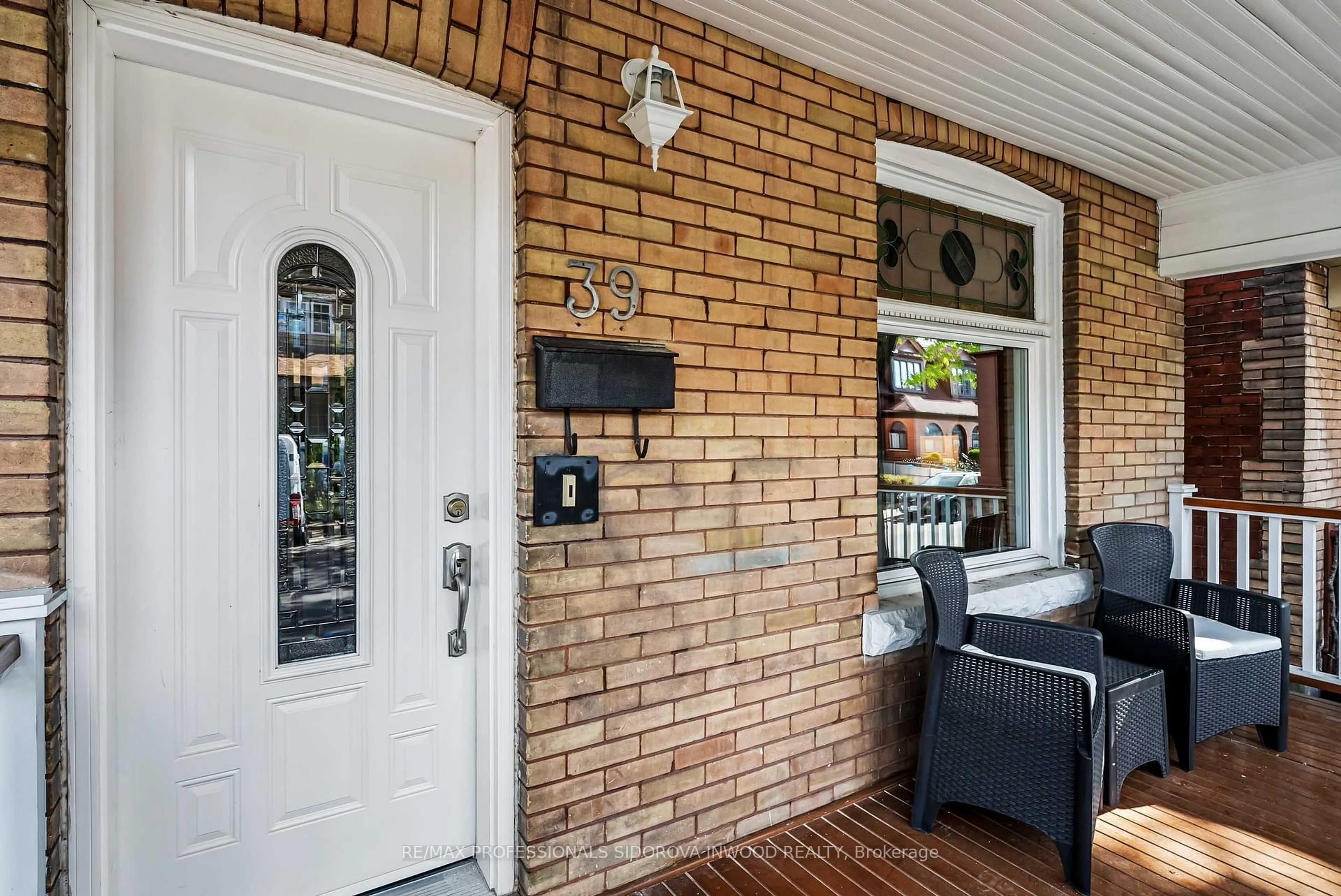 Unknown for 39 Burnfield Ave, Toronto Ontario M6G 1Y4