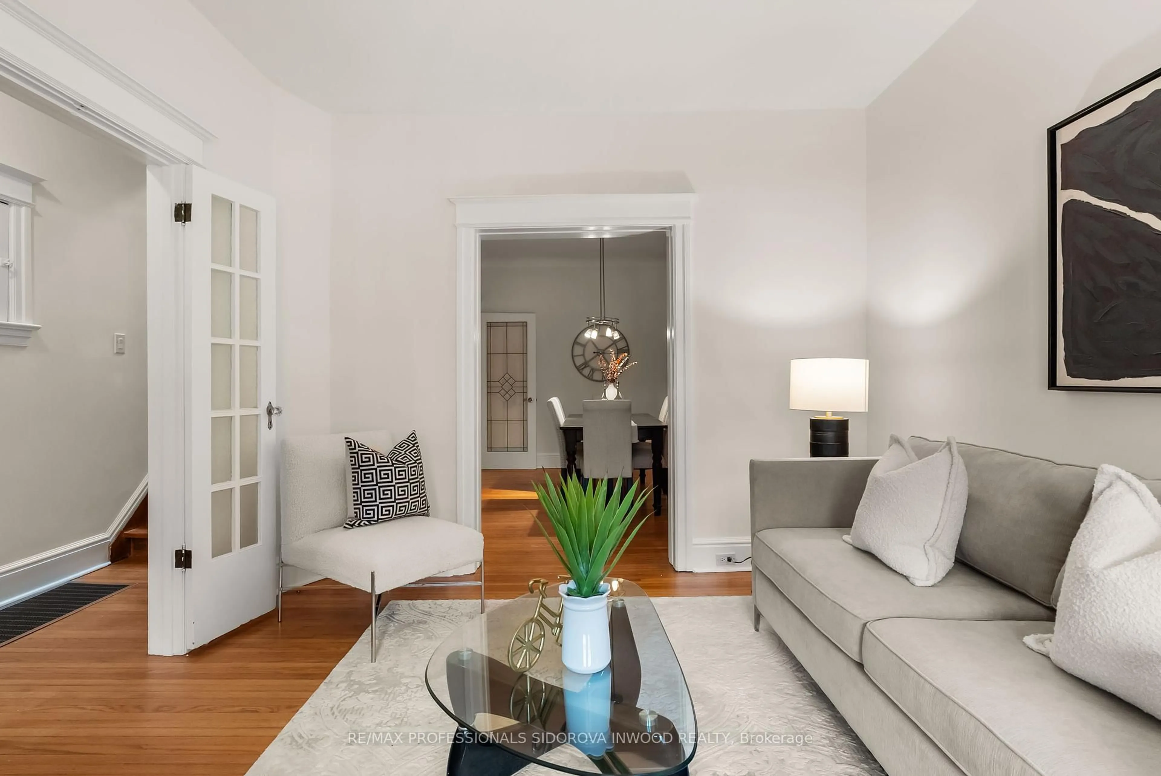 Living room with furniture, unknown for 39 Burnfield Ave, Toronto Ontario M6G 1Y4