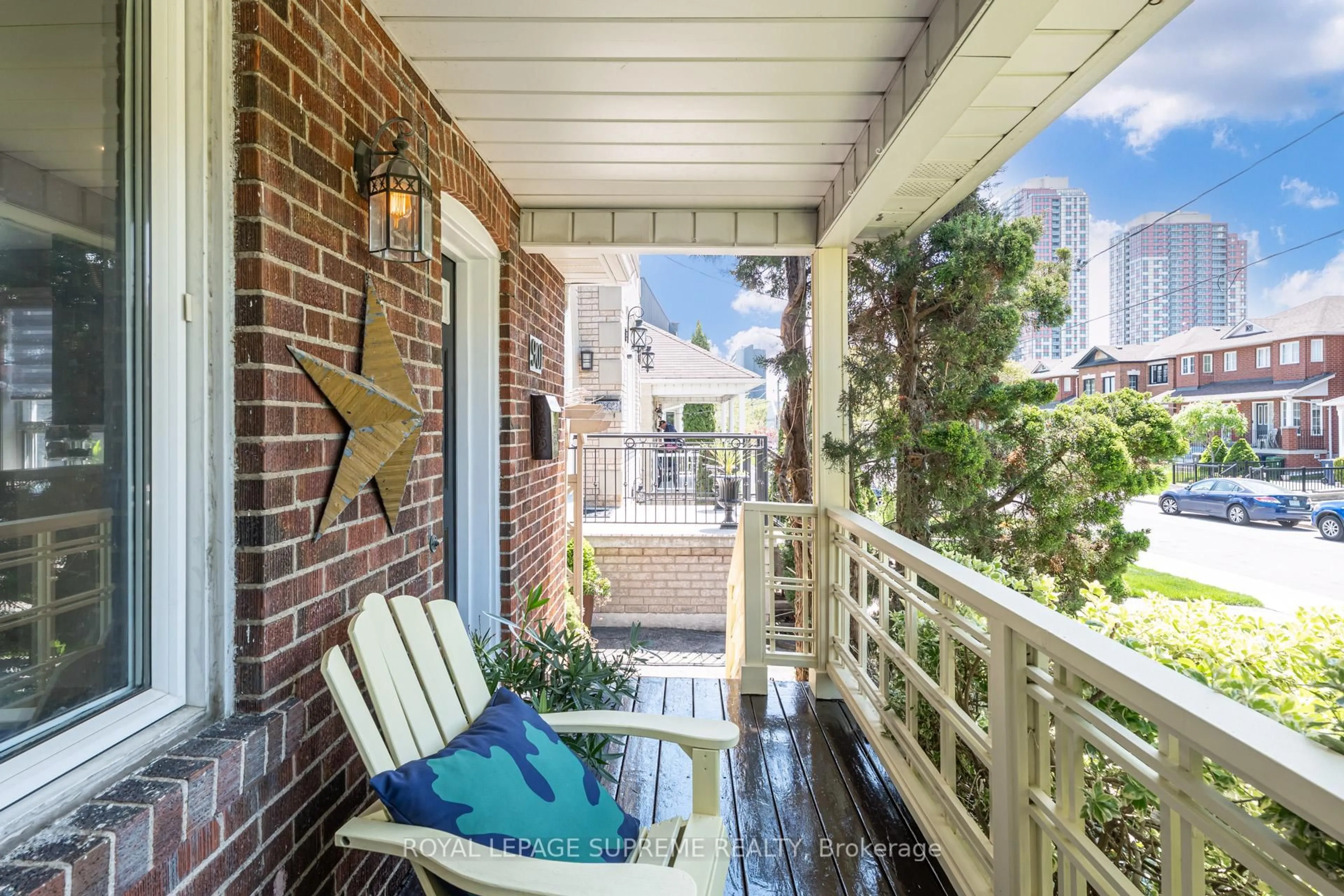 Patio, street for 901 St Clarens Ave, Toronto Ontario M6H 3X5