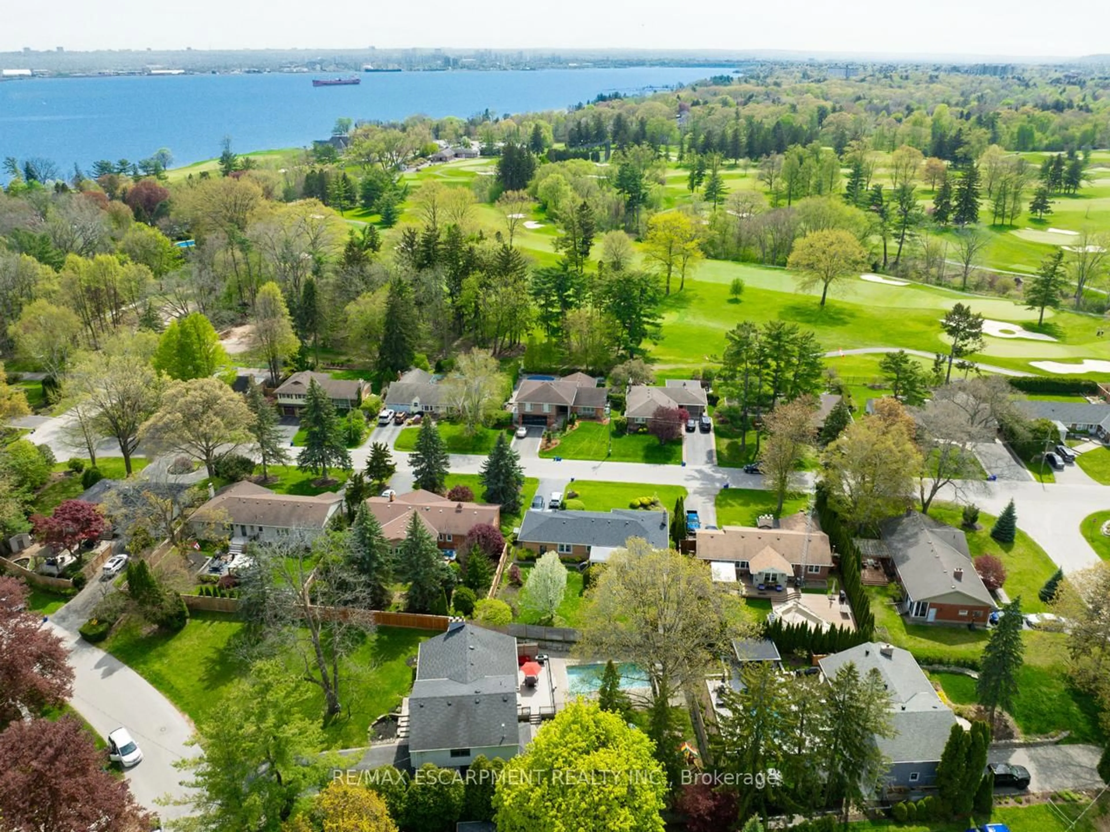 A pic from outside/outdoor area/front of a property/back of a property/a pic from drone, water/lake/river/ocean view for 585 Deborah Cres, Burlington Ontario L7T 2N2