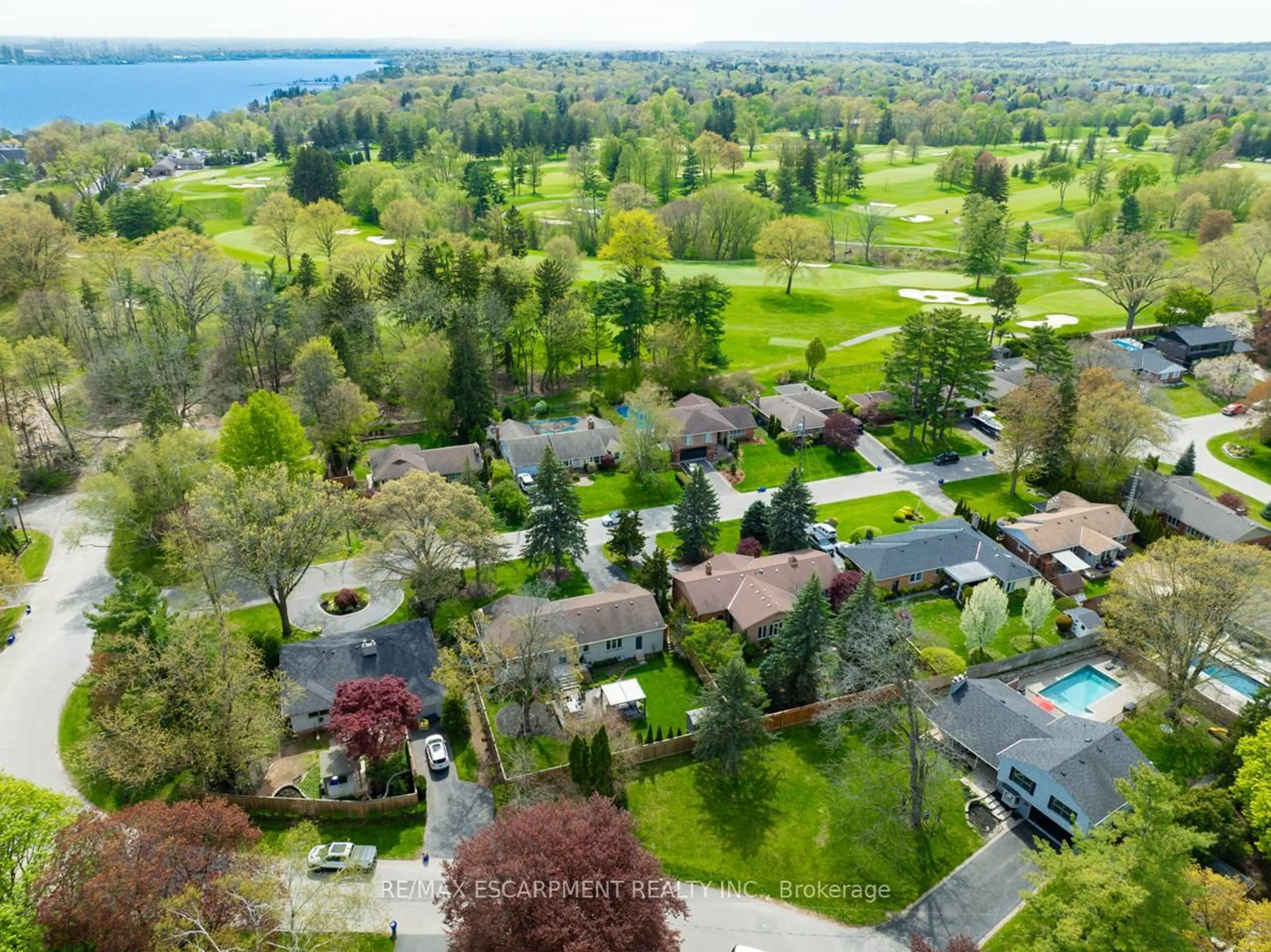A pic from outside/outdoor area/front of a property/back of a property/a pic from drone, water/lake/river/ocean view for 585 Deborah Cres, Burlington Ontario L7T 2N2