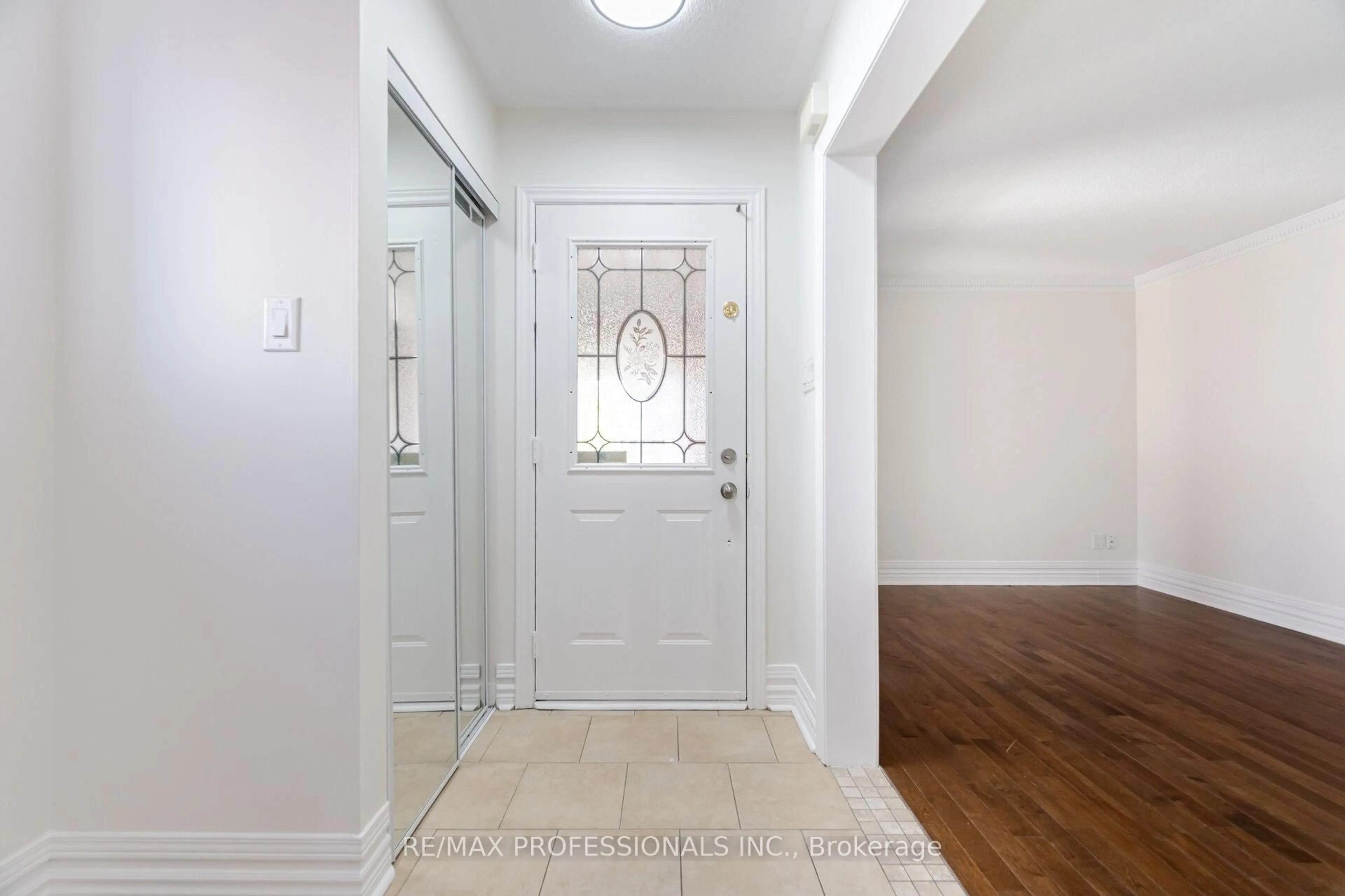 Indoor entryway for 11 Asterwind Cres, Brampton Ontario L6R 1V9