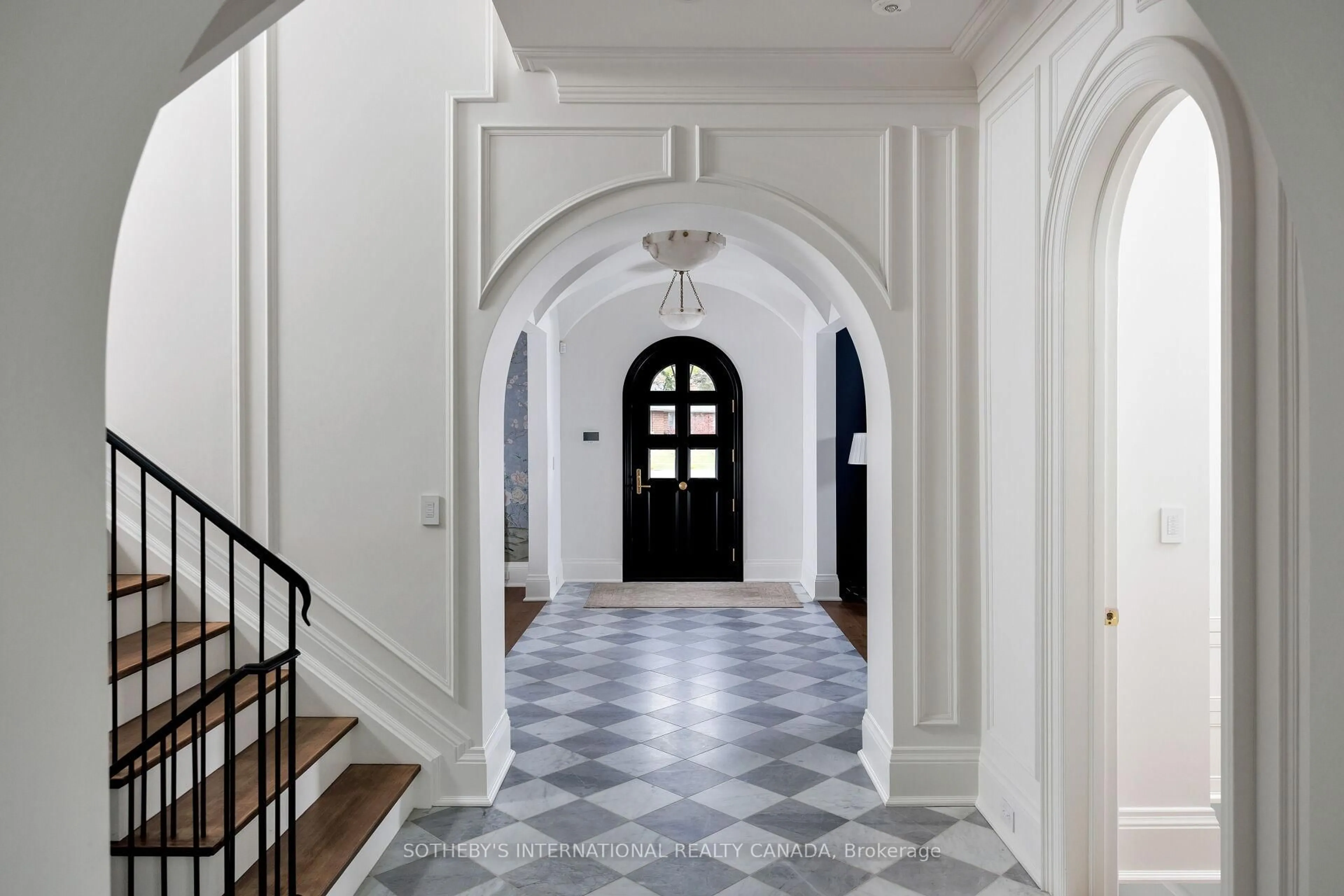 Indoor foyer for 153 Perry Cres, Toronto Ontario M9A 1K8