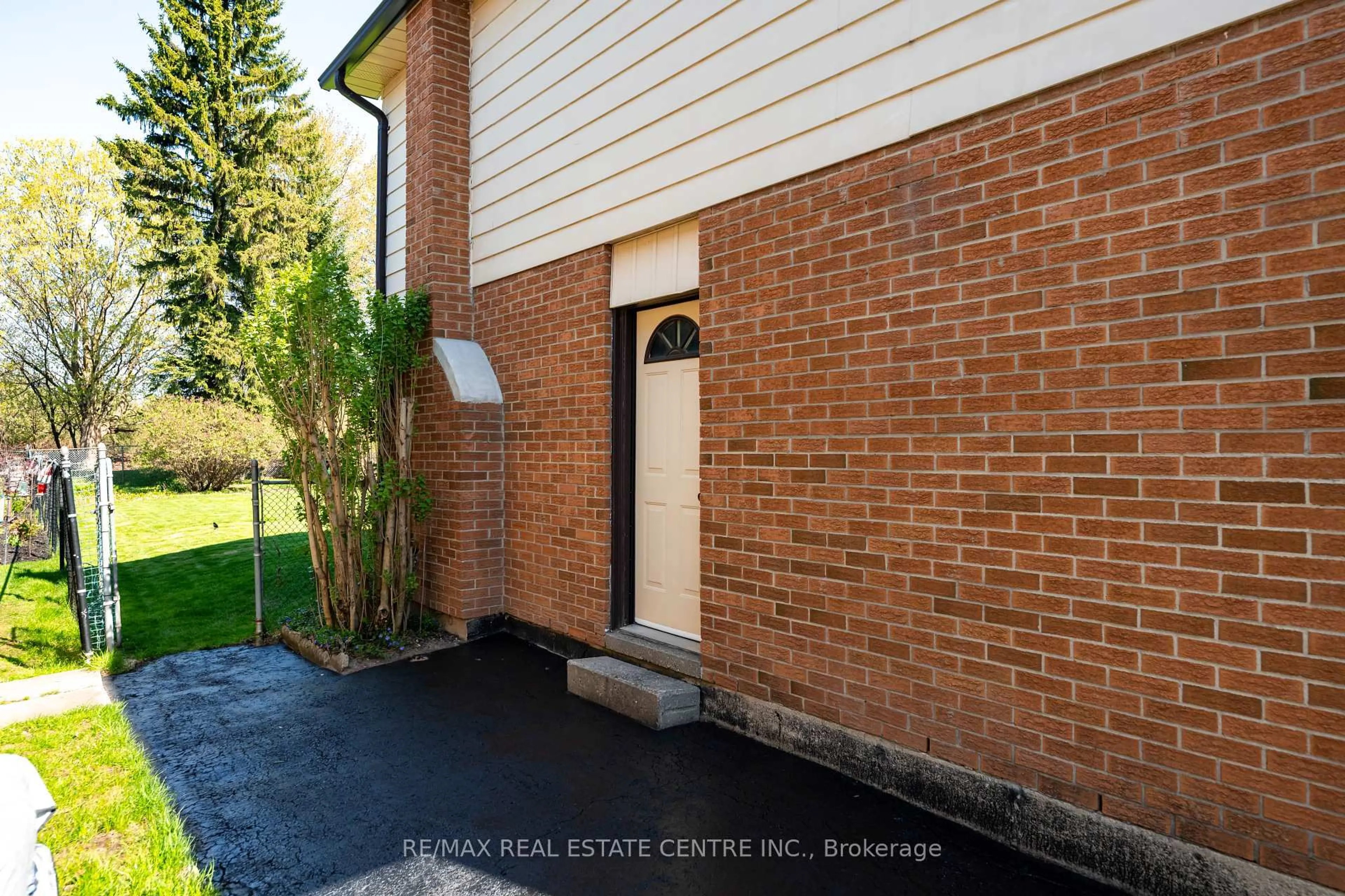 Home with brick exterior material, street for 83 Highland Dr, Orangeville Ontario L9W 3J5