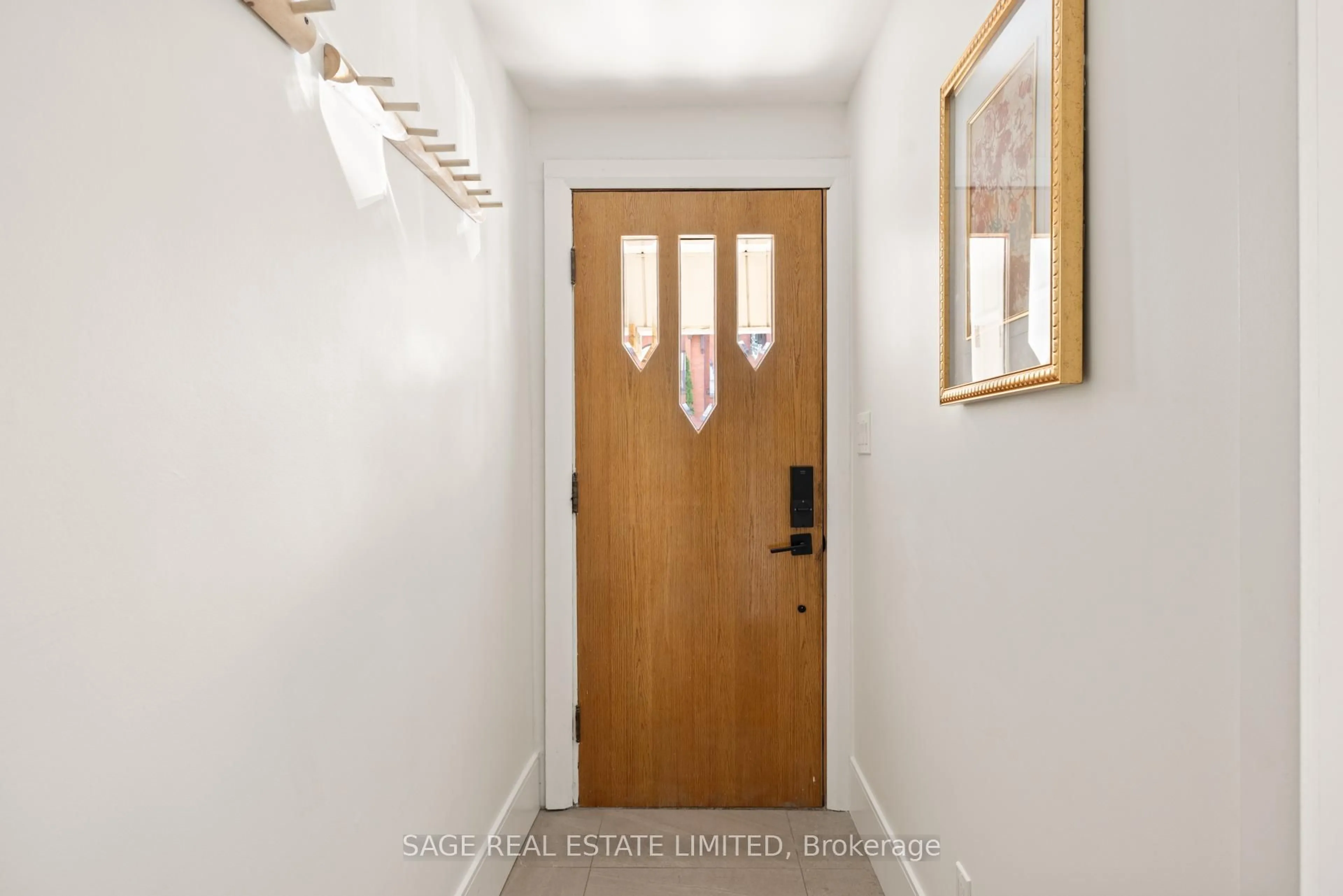 Indoor entryway for 839 Windermere Ave, Toronto Ontario M6S 3M5